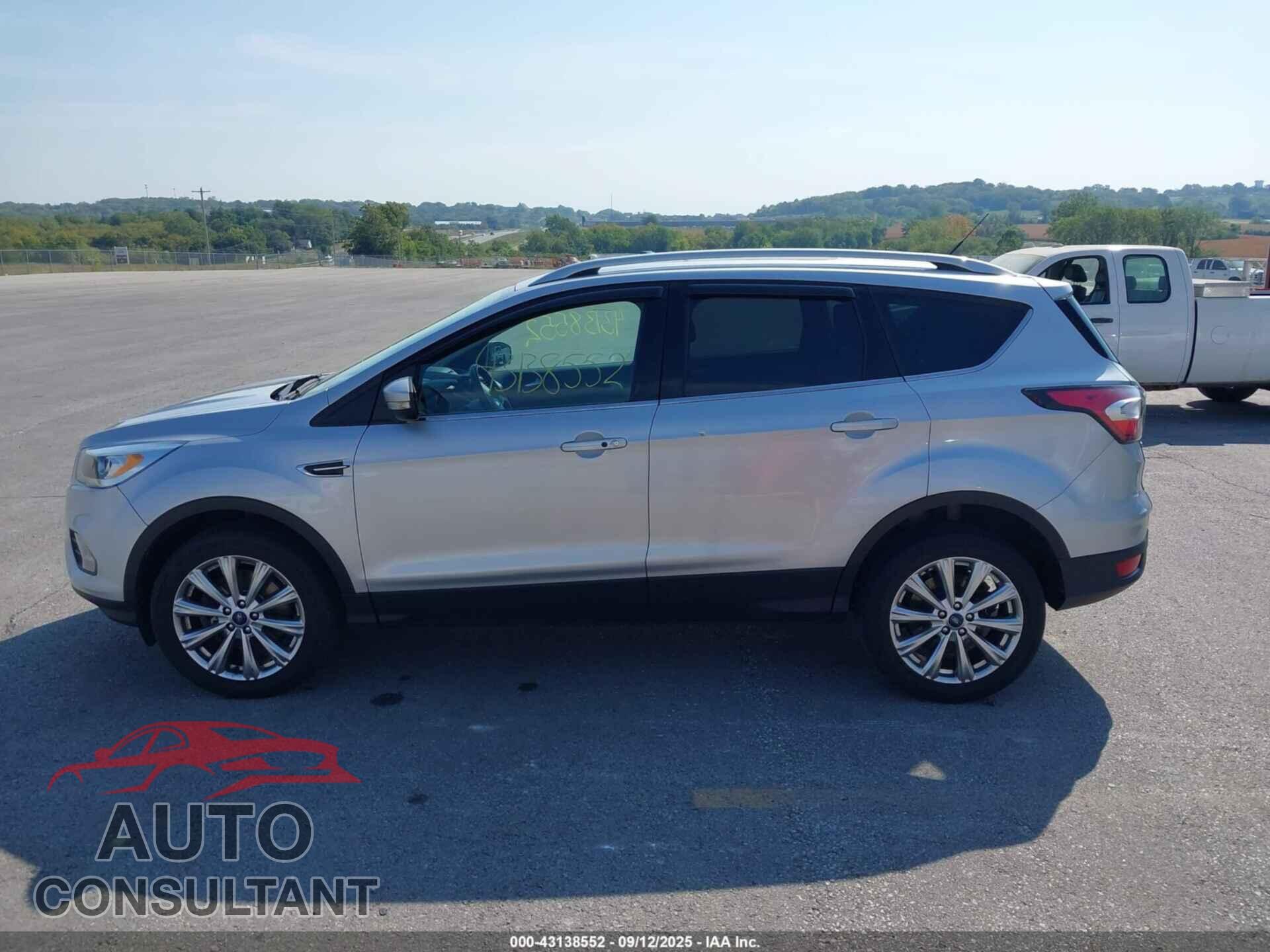 FORD ESCAPE 2017 - 1FMCU9JD5HUB13692