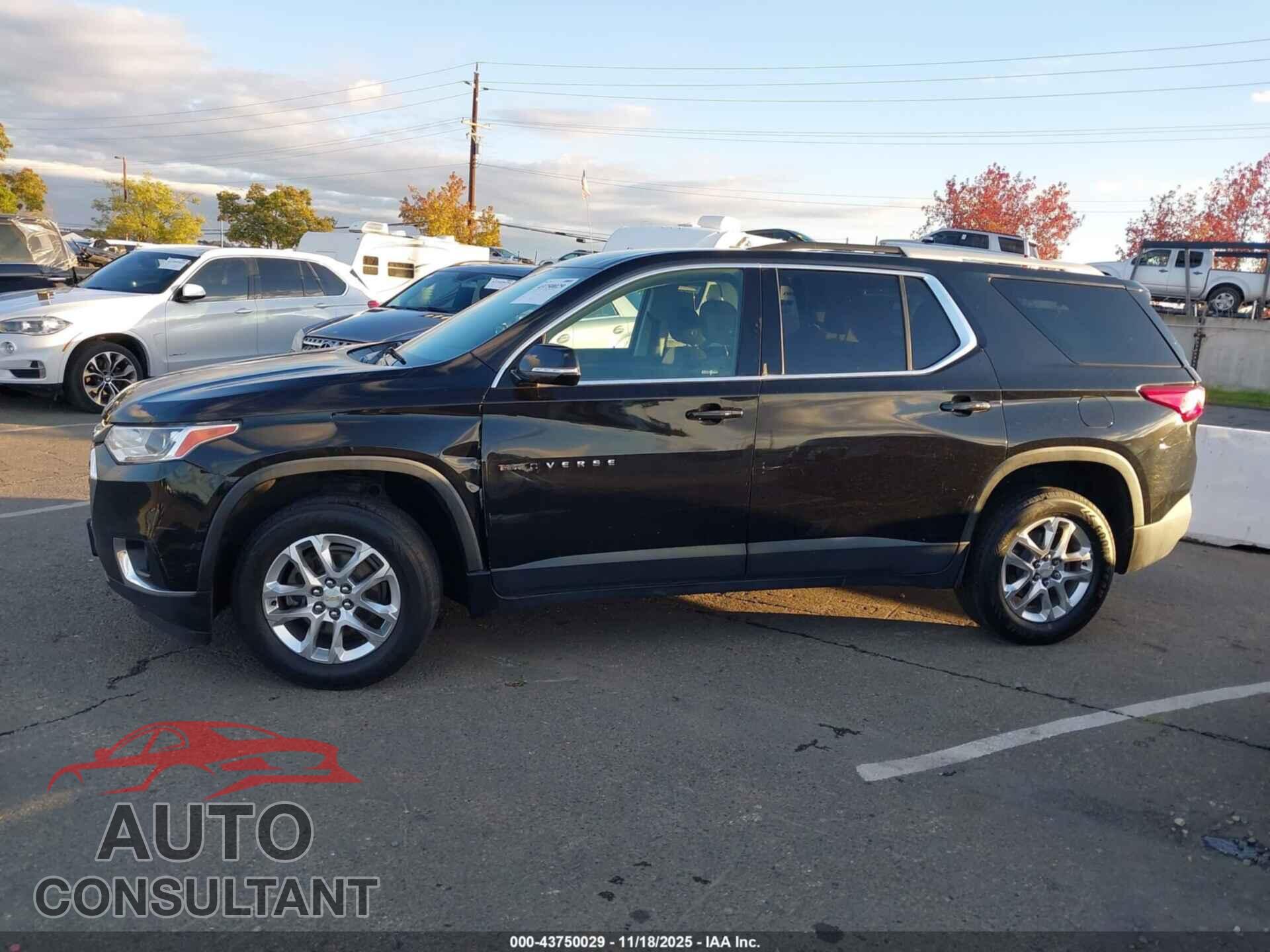 CHEVROLET TRAVERSE 2018 - 1GNERGKW1JJ136775