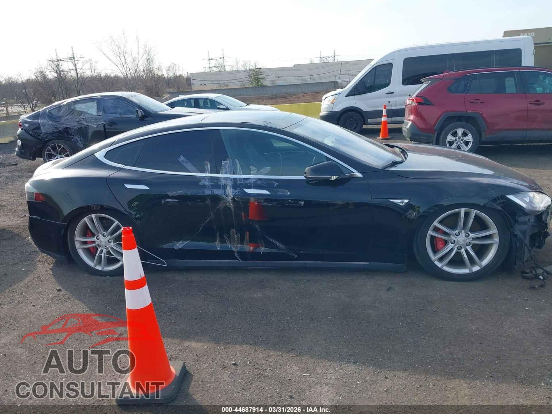 TESLA MODEL S 2014 - 5YJSA1H23EFP64497