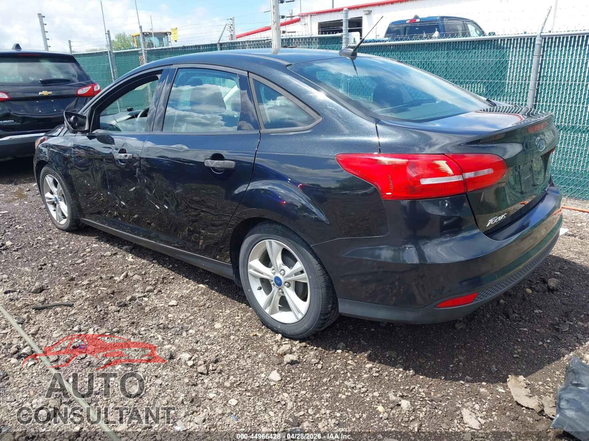 FORD FOCUS 2015 - 1FADP3E20FL376137
