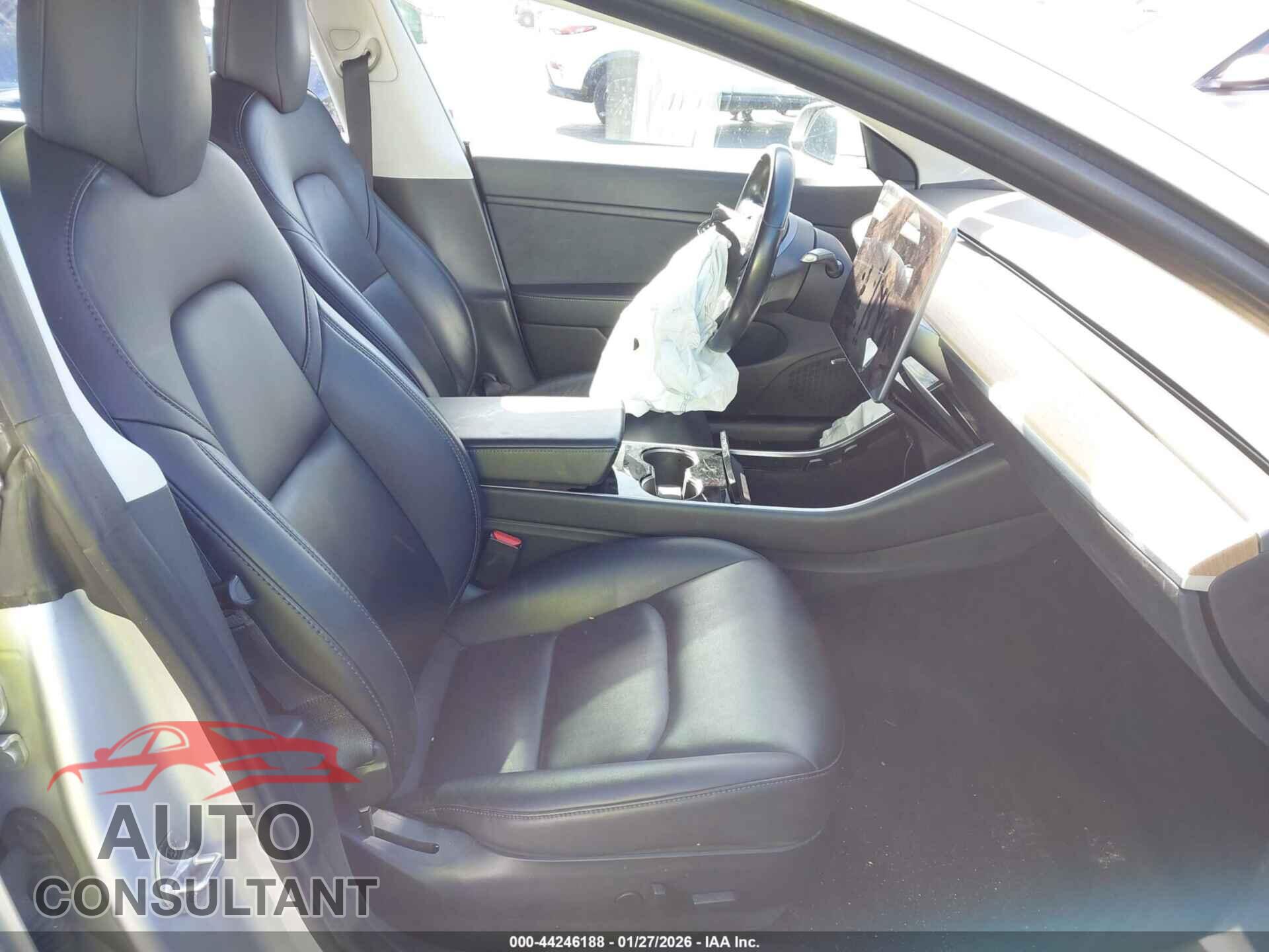 TESLA MODEL 3 2018 - 5YJ3E1EA4JF077382