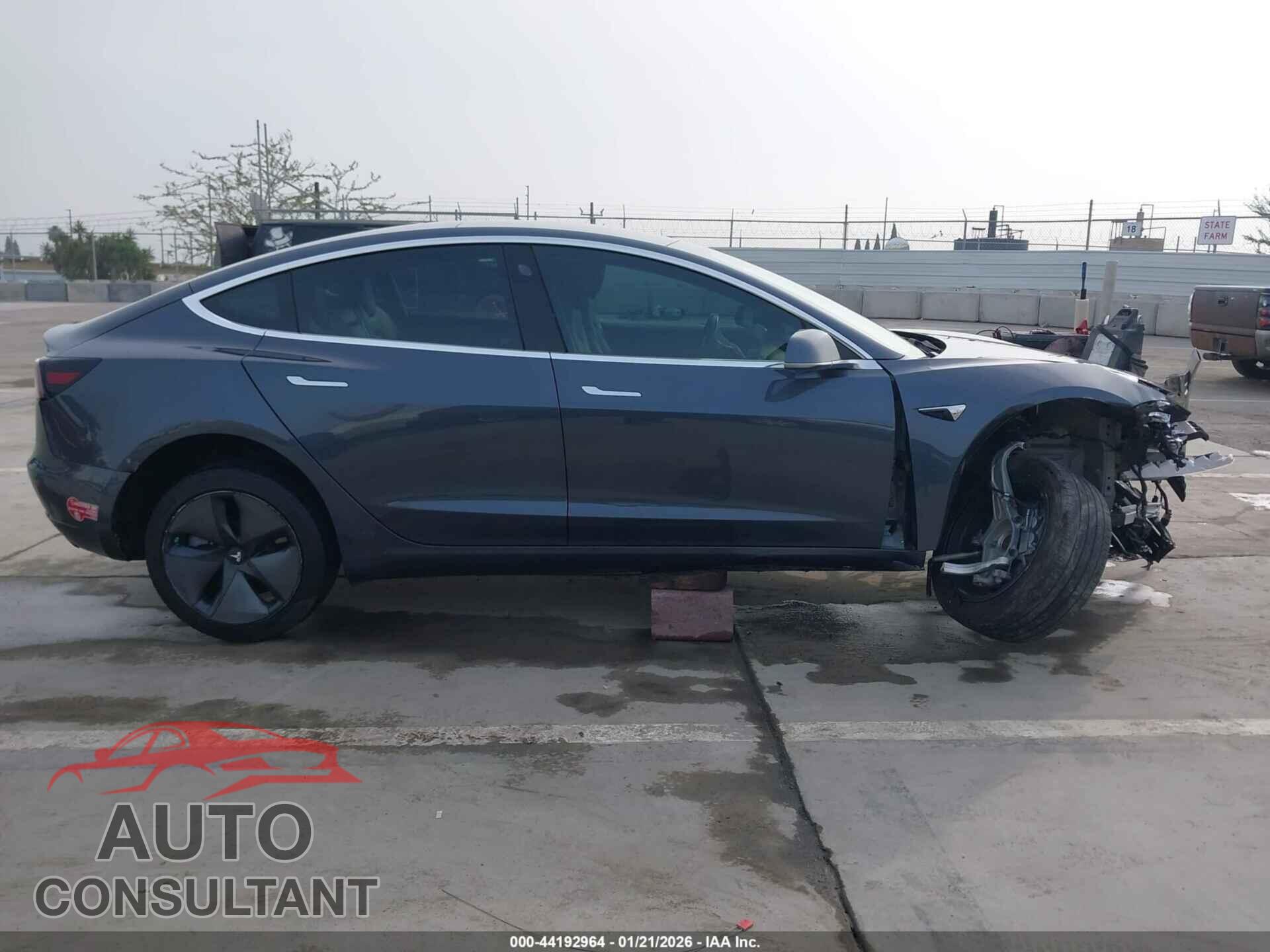 TESLA MODEL 3 2018 - 5YJ3E1EA8JF040075
