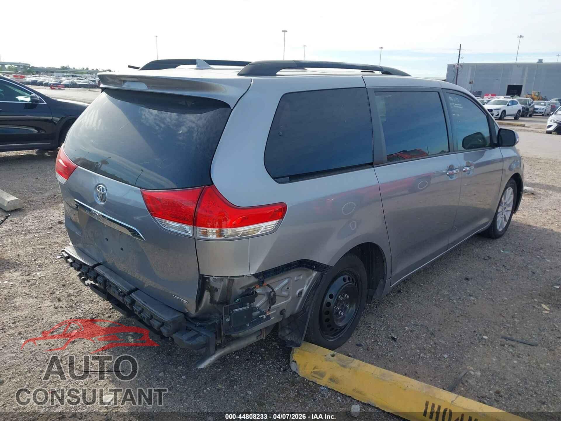 TOYOTA SIENNA 2013 - 5TDYK3DC8DS313450