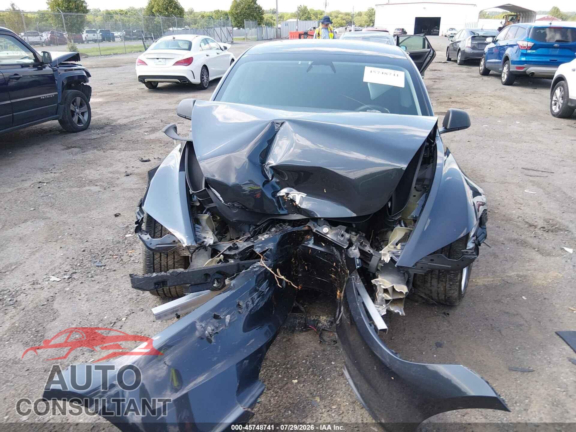 TESLA MODEL 3 2024 - 5YJ3E1EA4RF748464