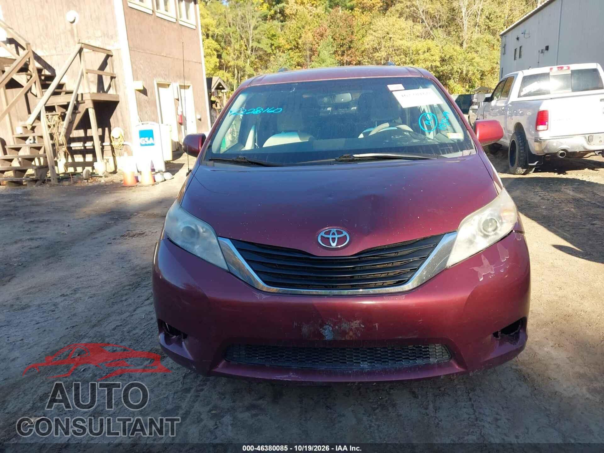 TOYOTA SIENNA 2011 - 5TDJK3DC9BS012958