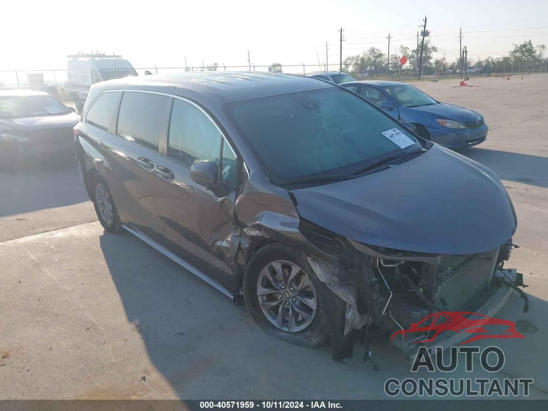 TOYOTA SIENNA 2022 - 5TDKRKEC8NS076521