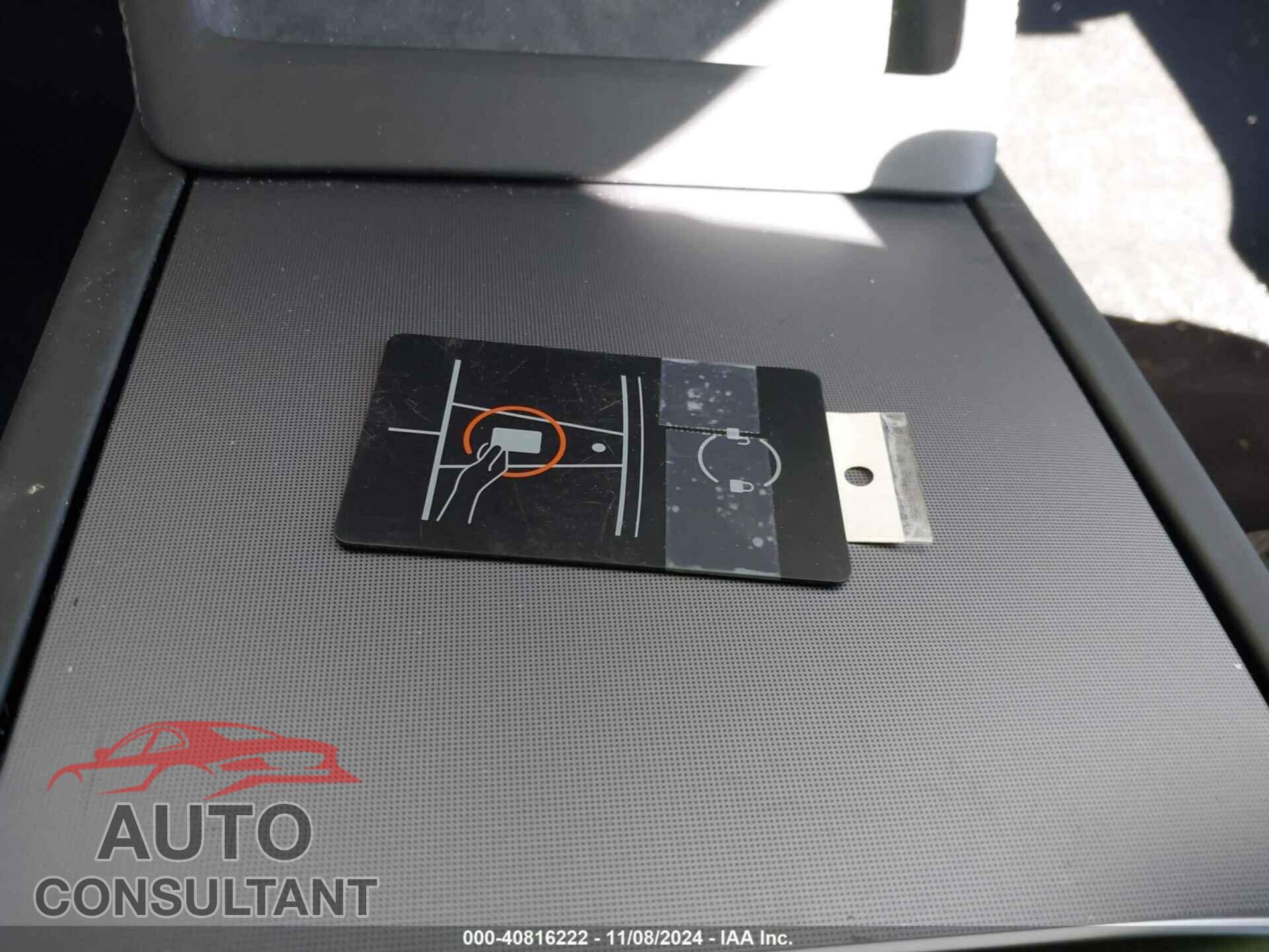 TESLA MODEL 3 2024 - 5YJ3E1EA6RF842734