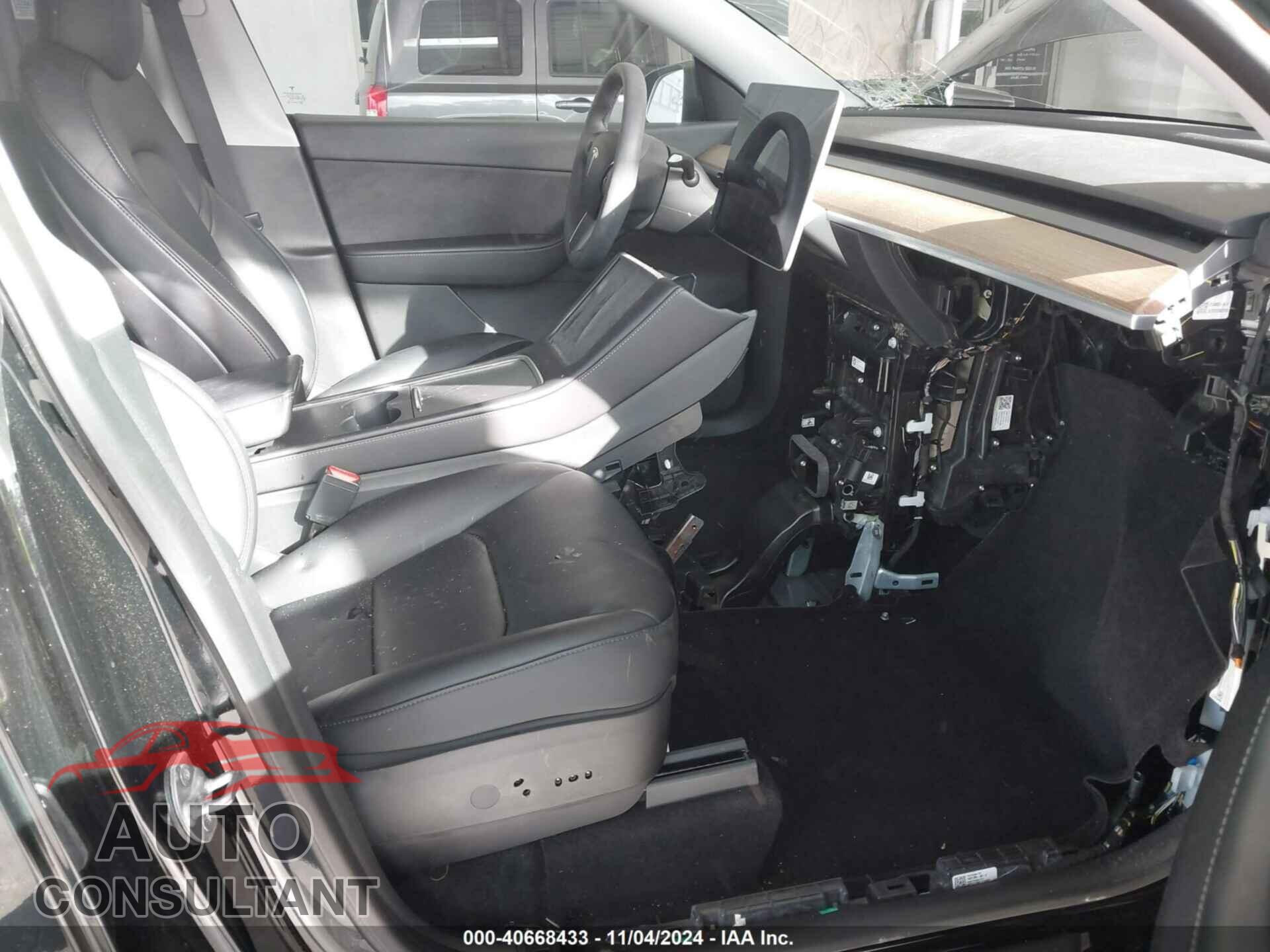TESLA MODEL Y 2022 - 7SAYGDEE6NF313947