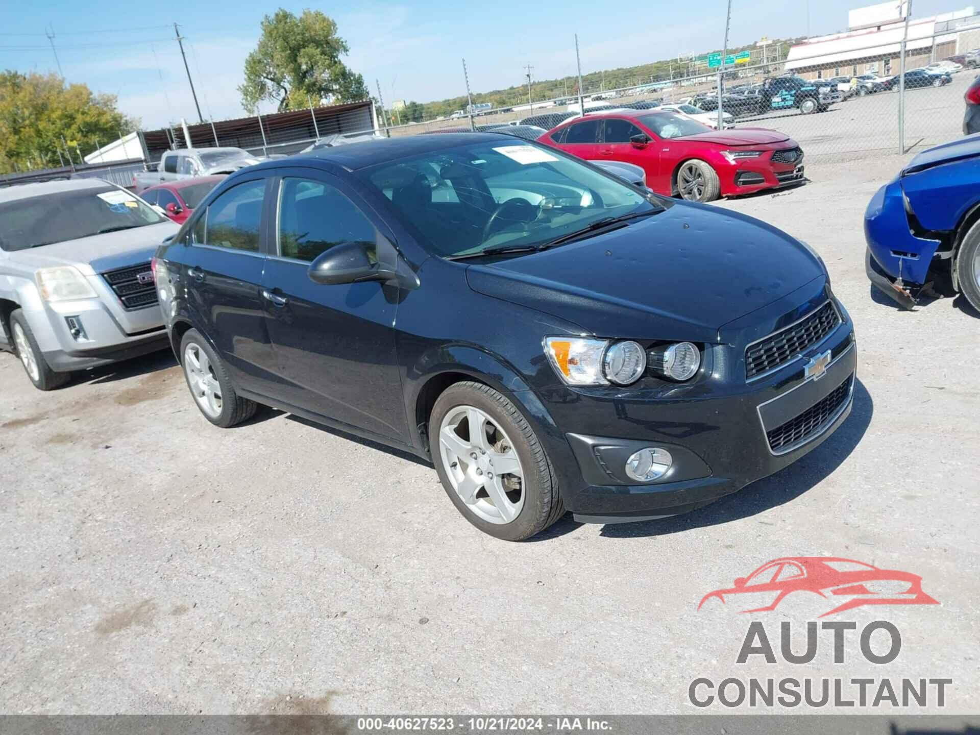 CHEVROLET SONIC 2015 - 1G1JE5SB0F4201117