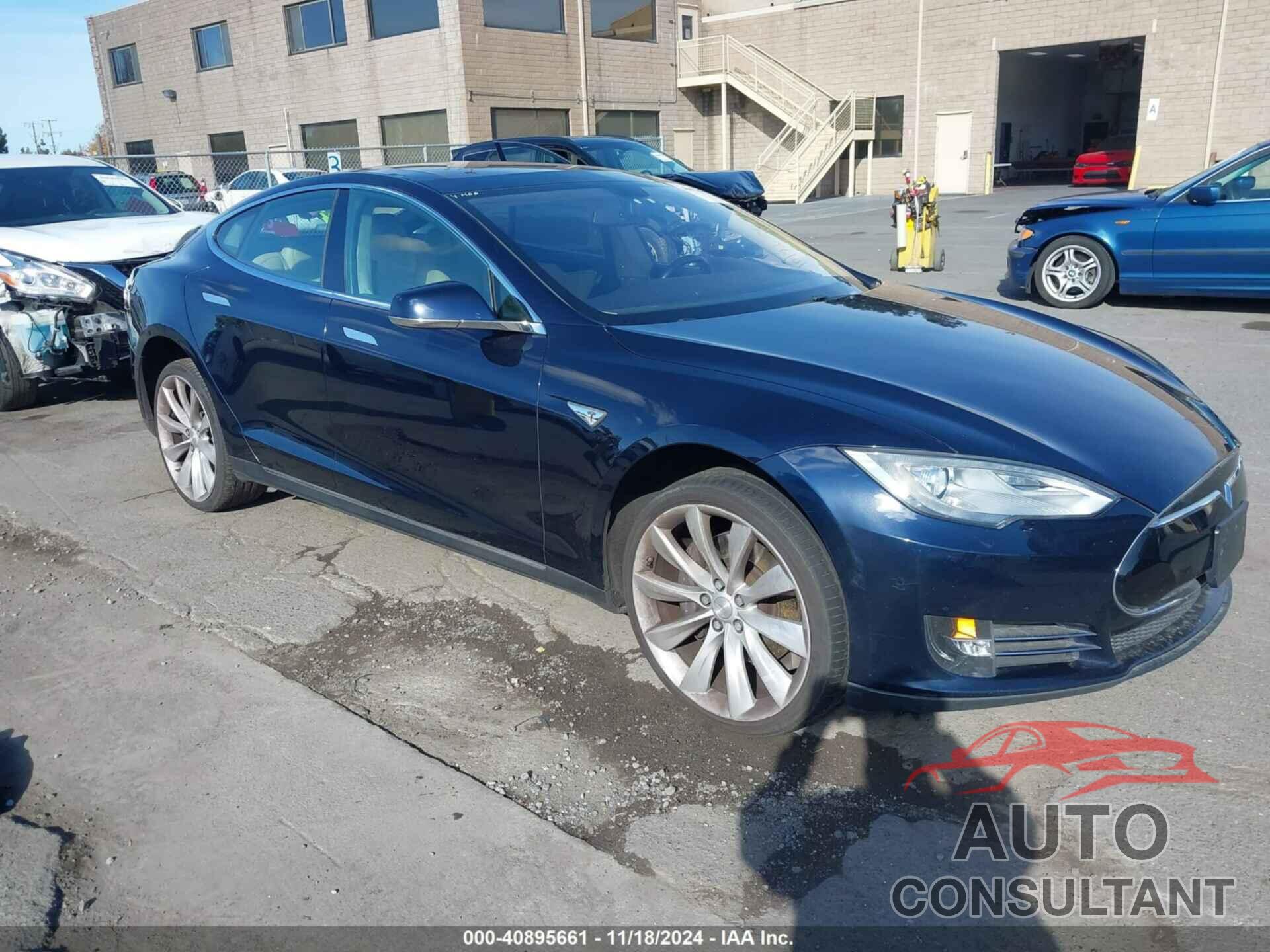 TESLA MODEL S 2013 - 5YJSA1DP5DFP17035