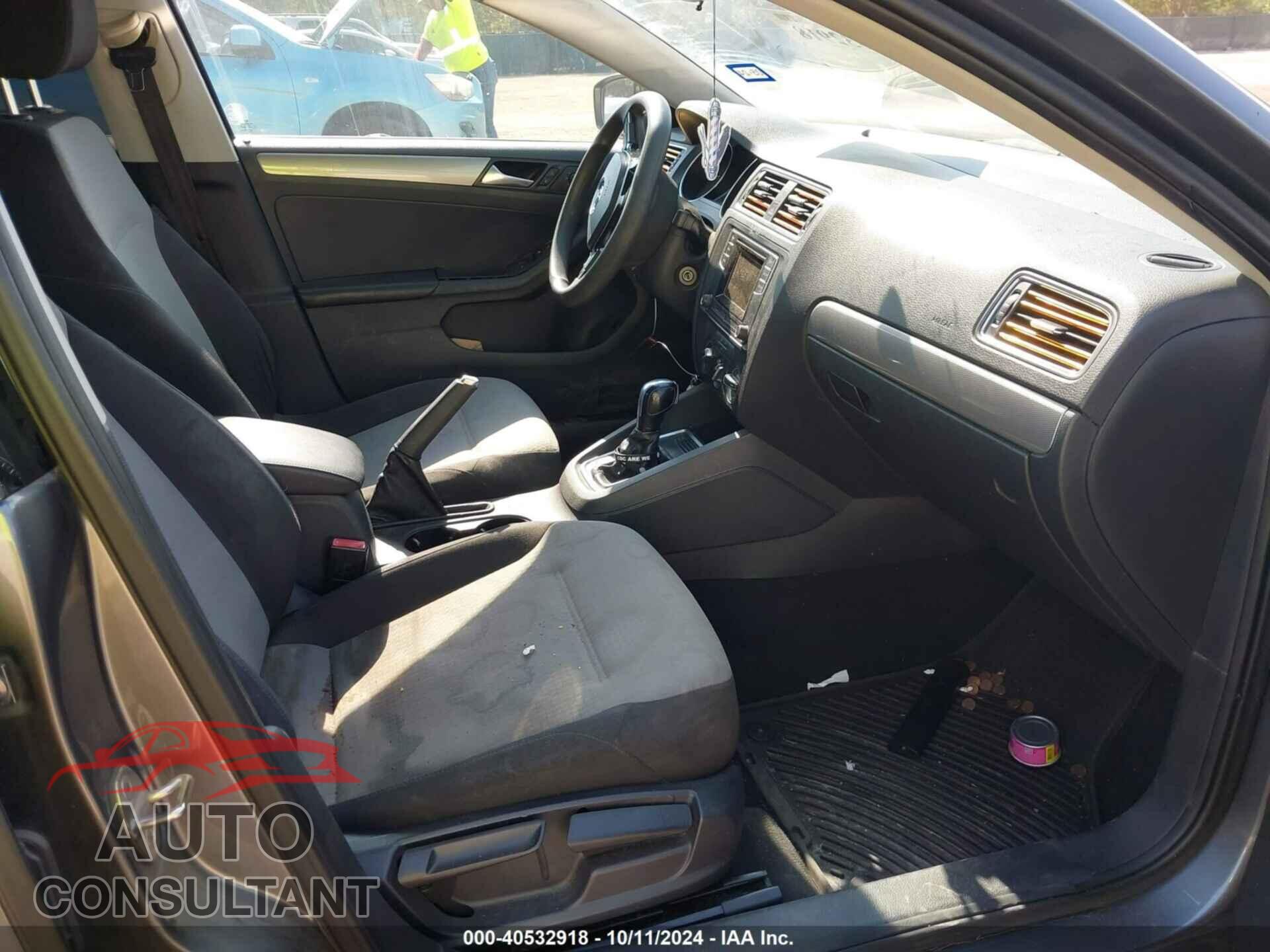 VOLKSWAGEN JETTA 2017 - 3VW2B7AJ9HM211724