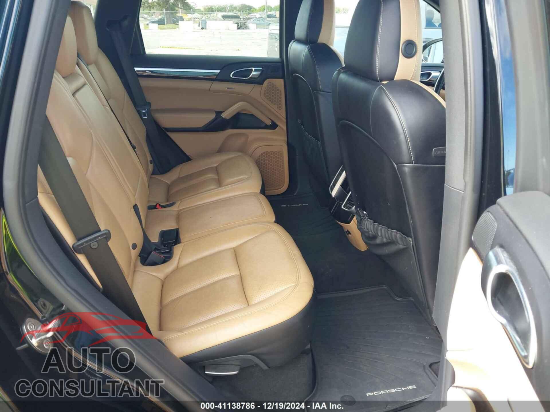 PORSCHE CAYENNE 2016 - WP1AA2A28GKA14271