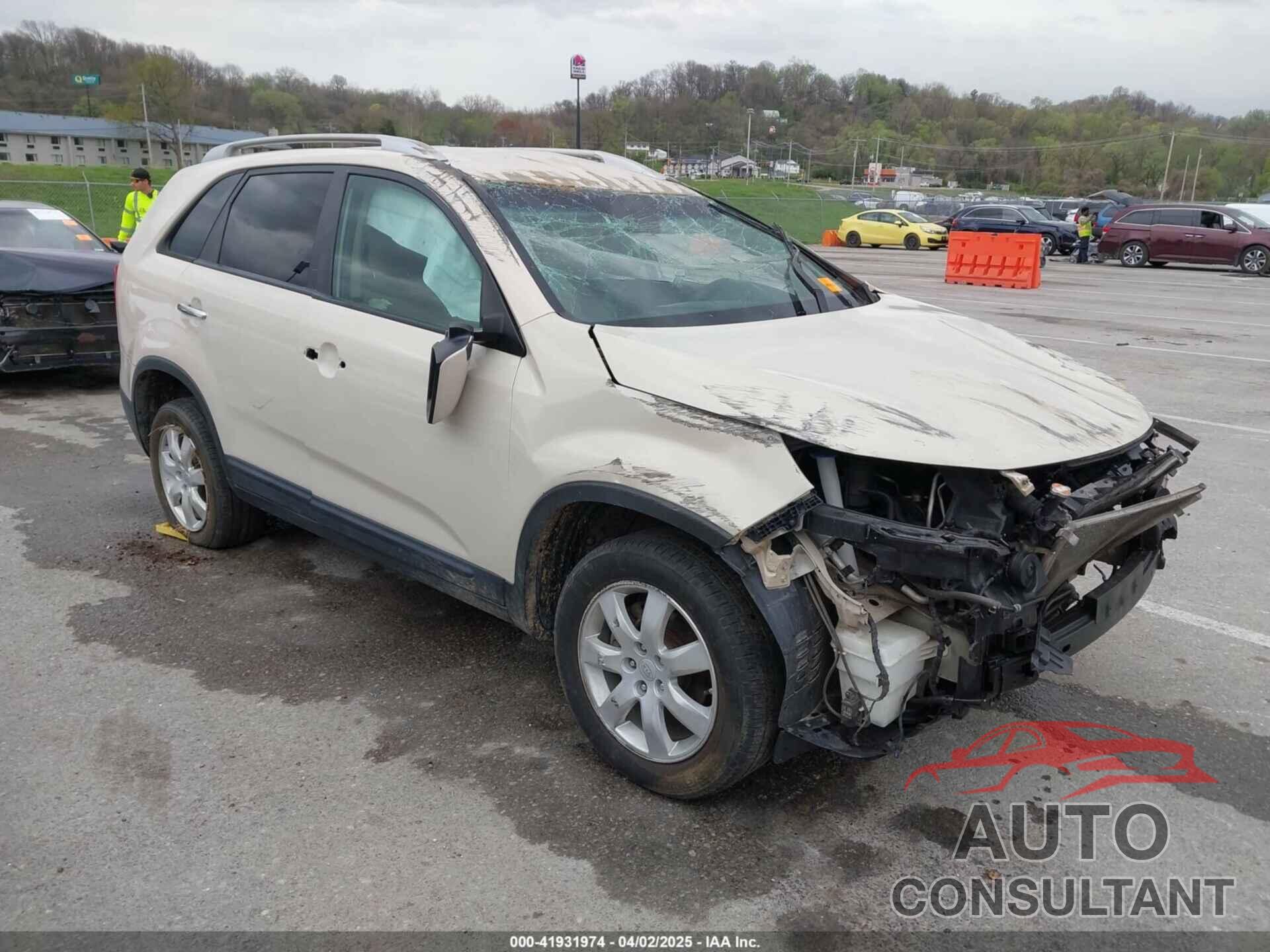 KIA SORENTO 2011 - 5XYKT3A15BG048499