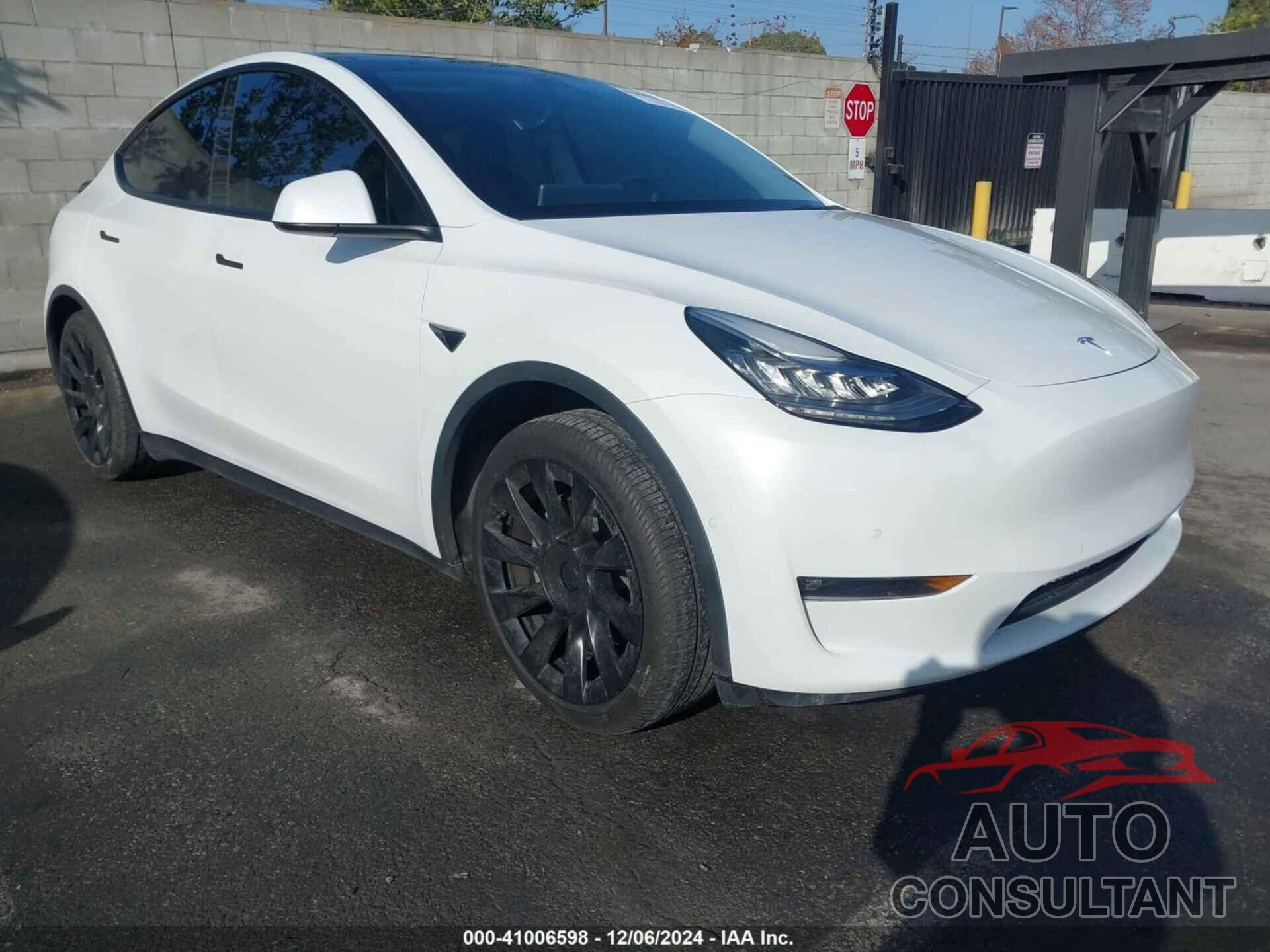 TESLA MODEL Y 2021 - 5YJYGDEE8MF152710