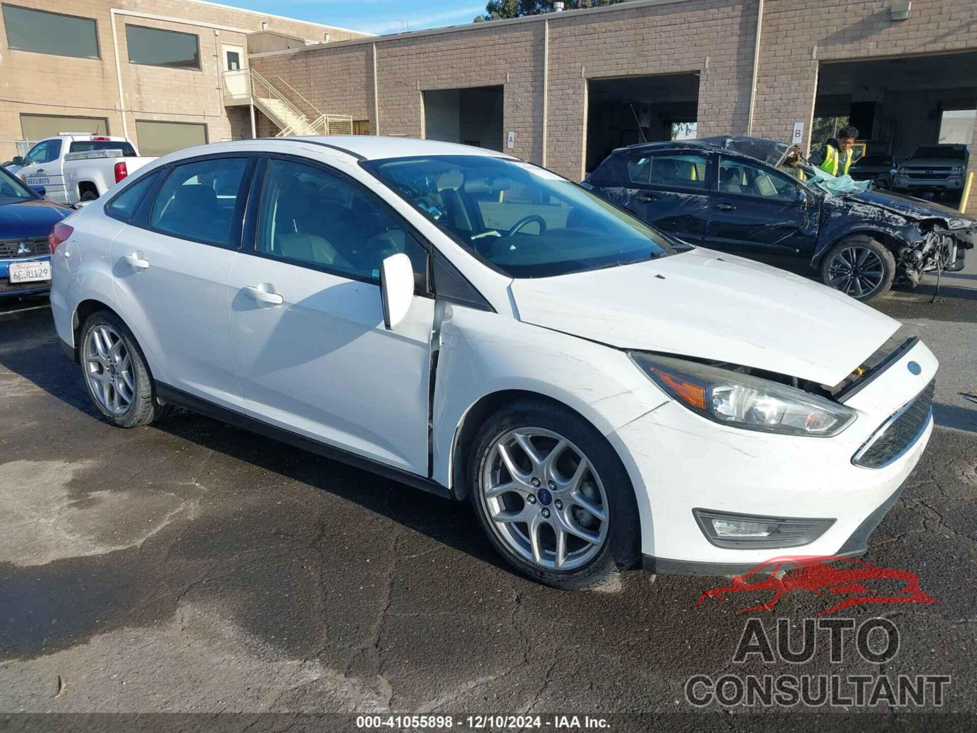 FORD FOCUS 2015 - 1FADP3F24FL319177