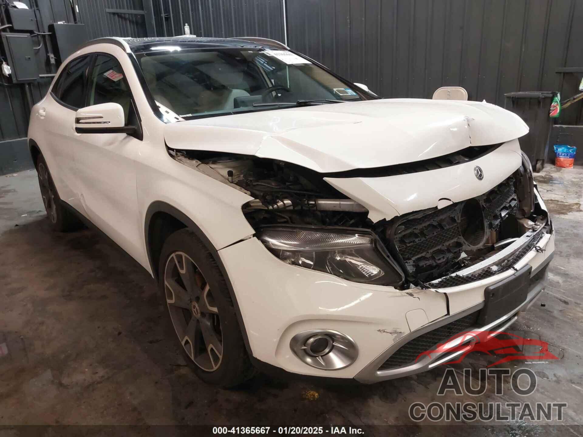 MERCEDES-BENZ GLA 250 2019 - WDCTG4GB4KJ644728