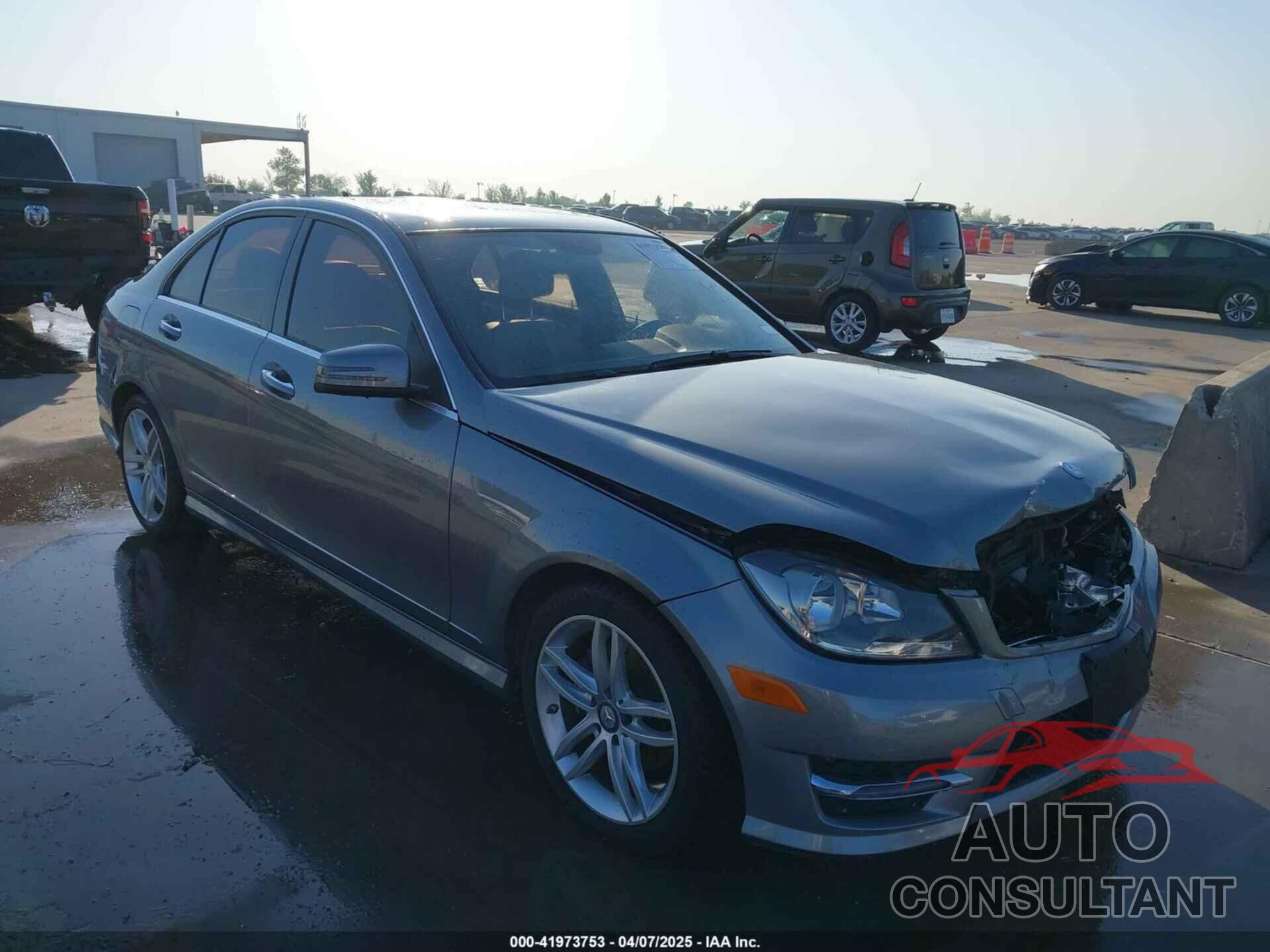 MERCEDES-BENZ C 250 2014 - WDDGF4HB0EG238946