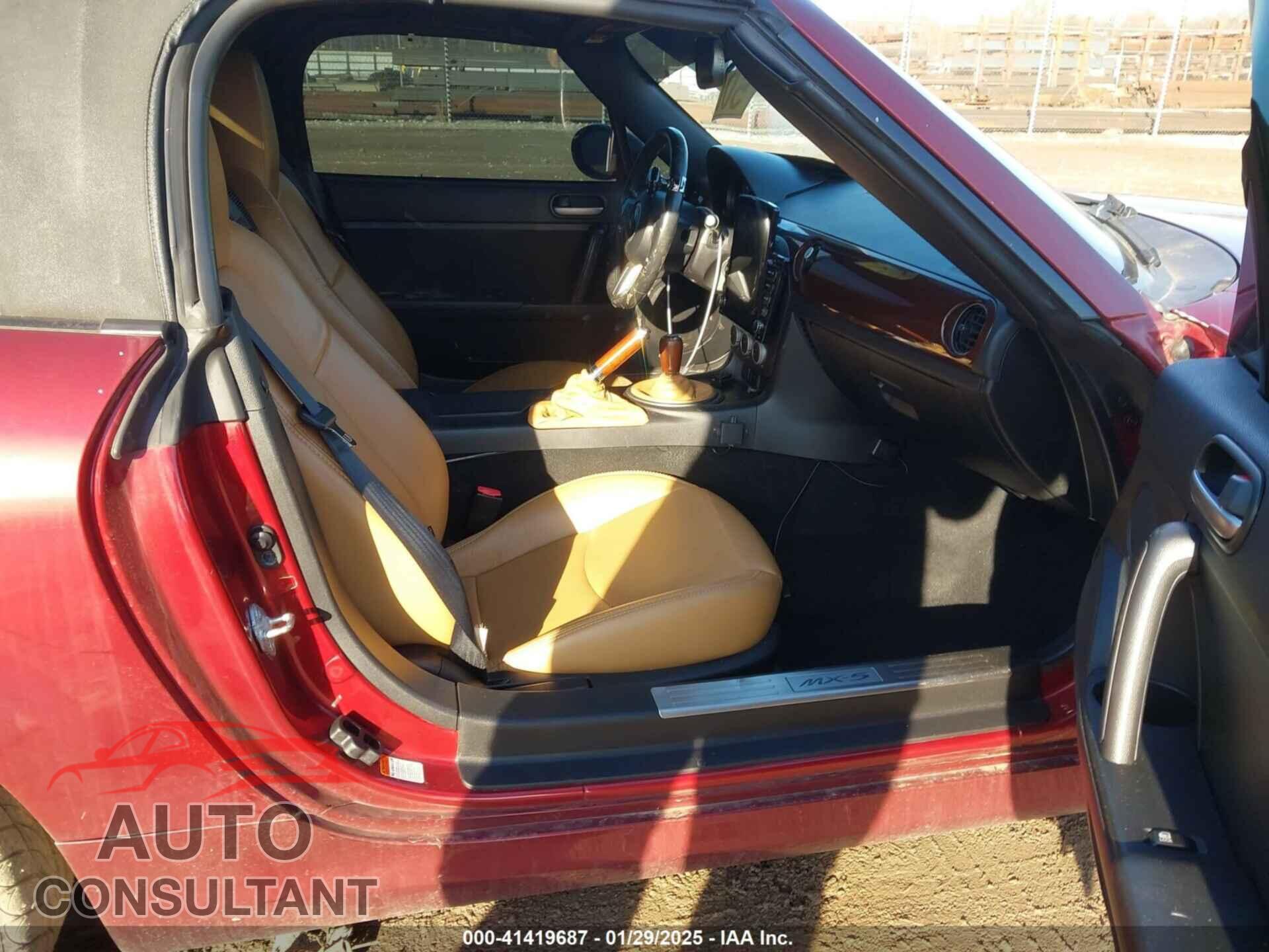 MAZDA MX-5 MIATA 2011 - JM1NC2LF6B0215927