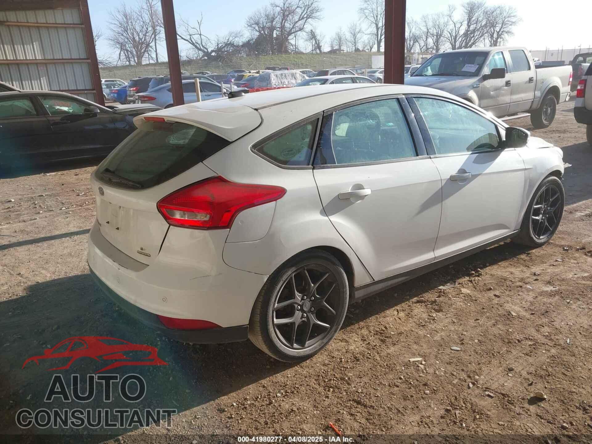 FORD FOCUS 2016 - 1FADP3K27GL222353