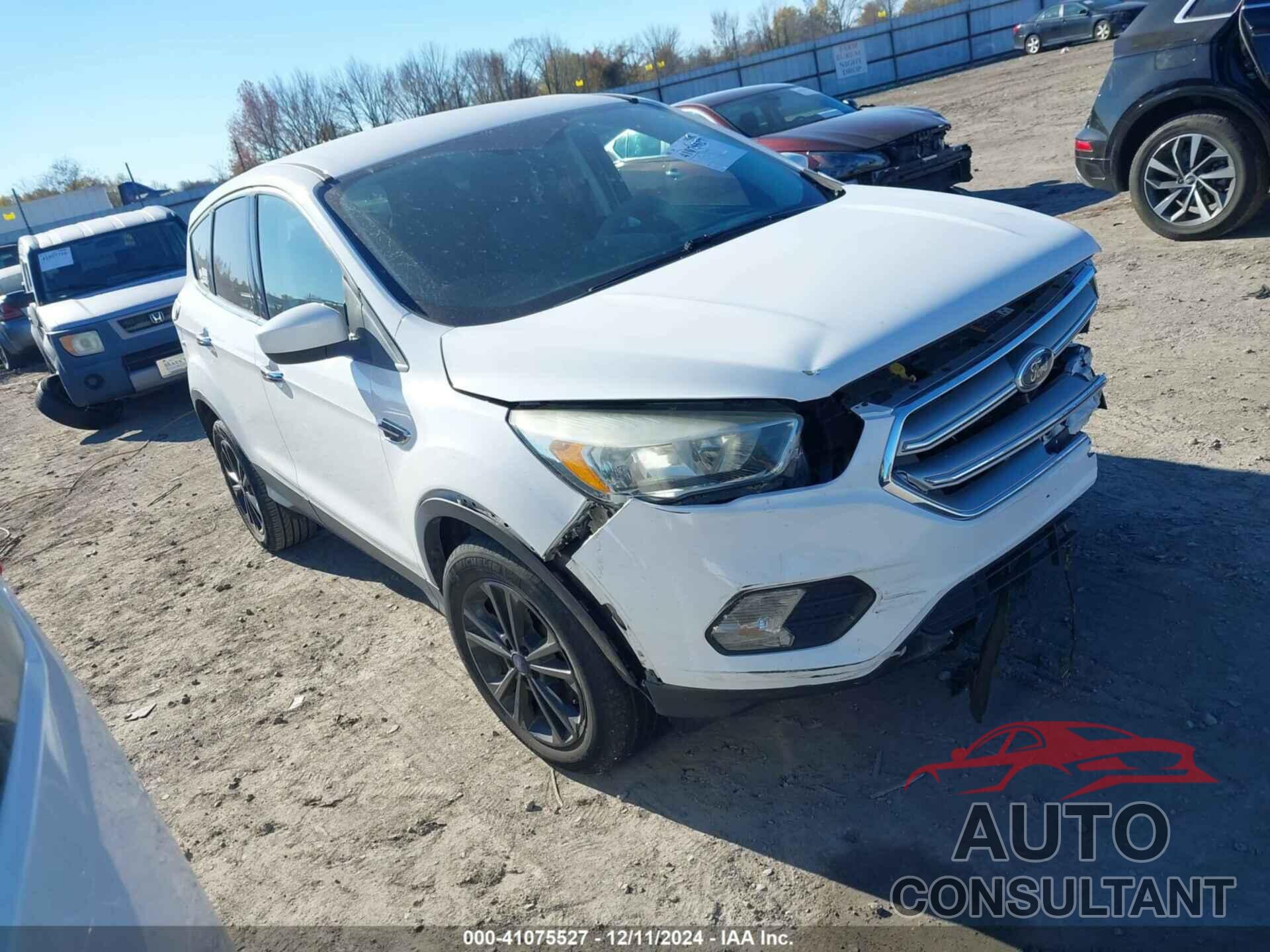 FORD ESCAPE 2017 - 1FMCU9G94HUA95642