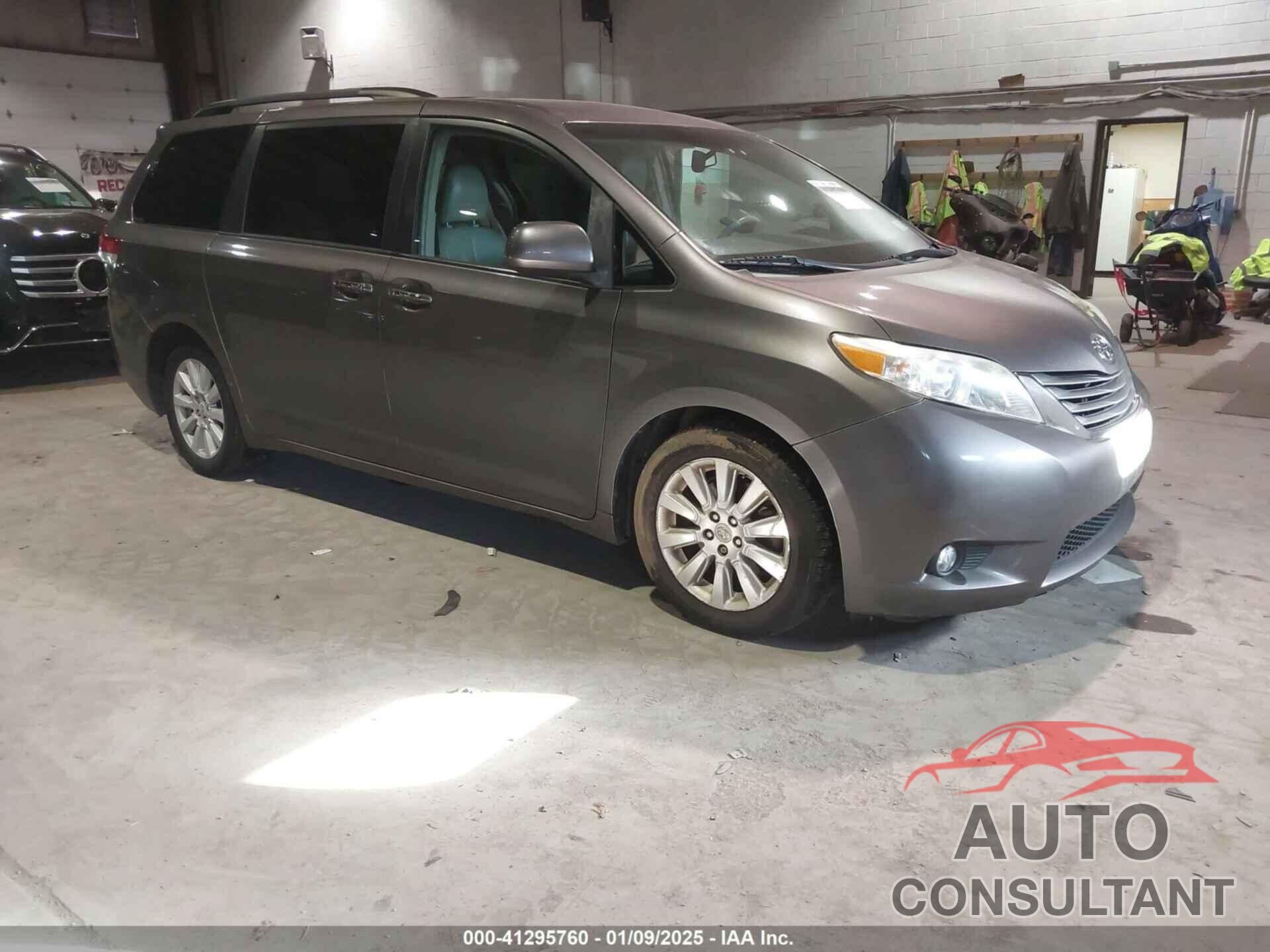 TOYOTA SIENNA 2011 - 5TDDK3DC8BS026606