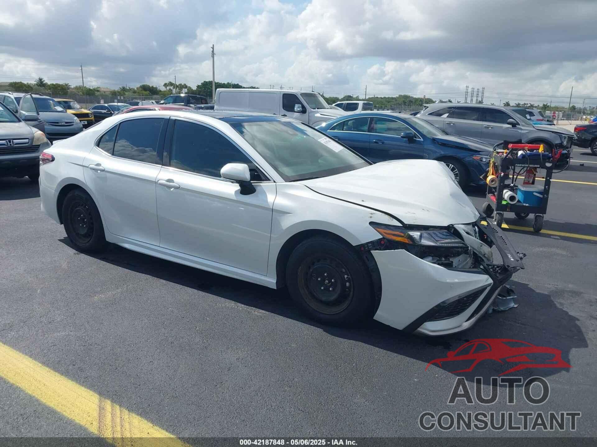 TOYOTA CAMRY 2024 - 4T1KZ1AK2RU098373