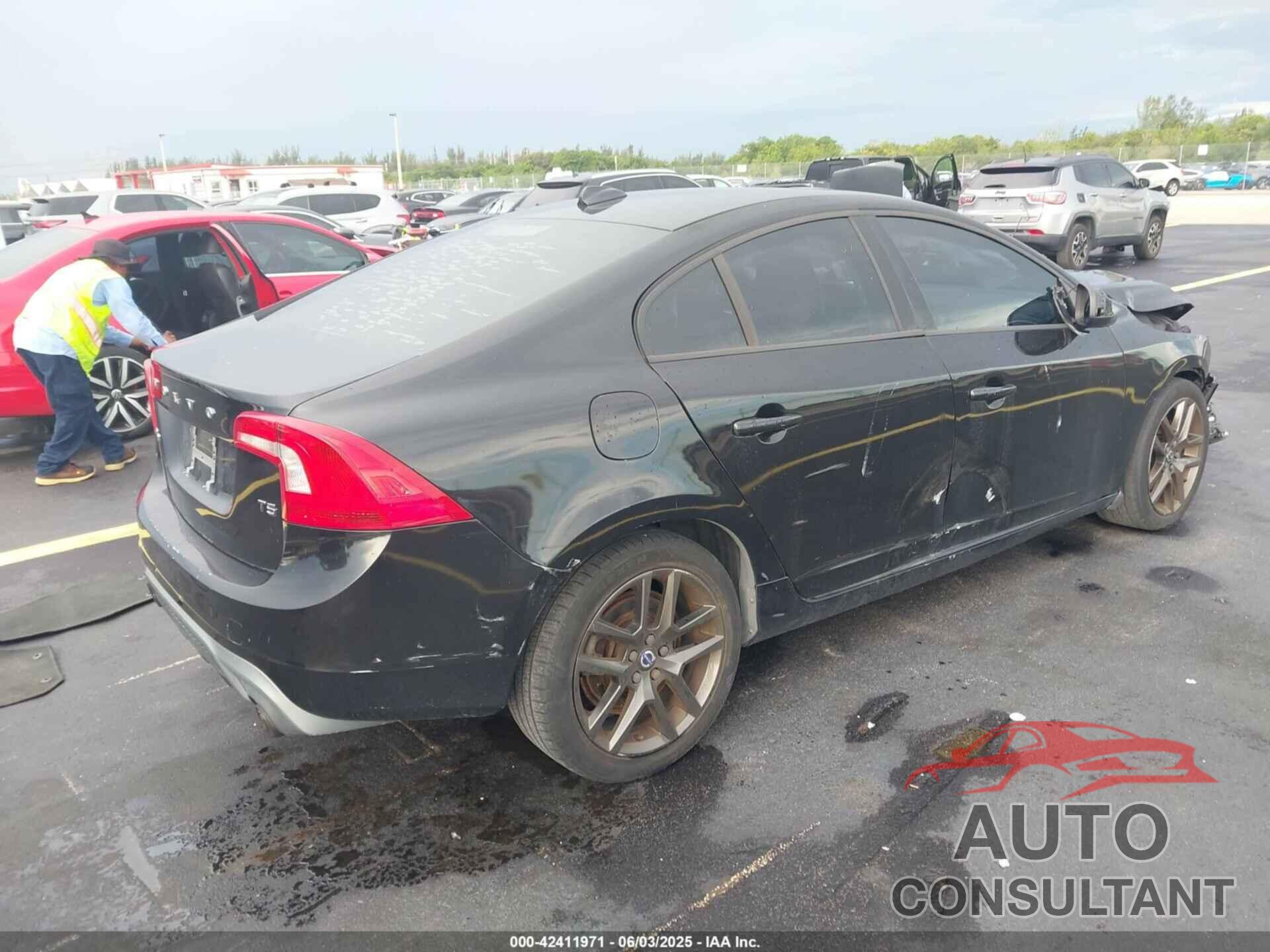 VOLVO S60 2017 - YV126MFL8H2422804