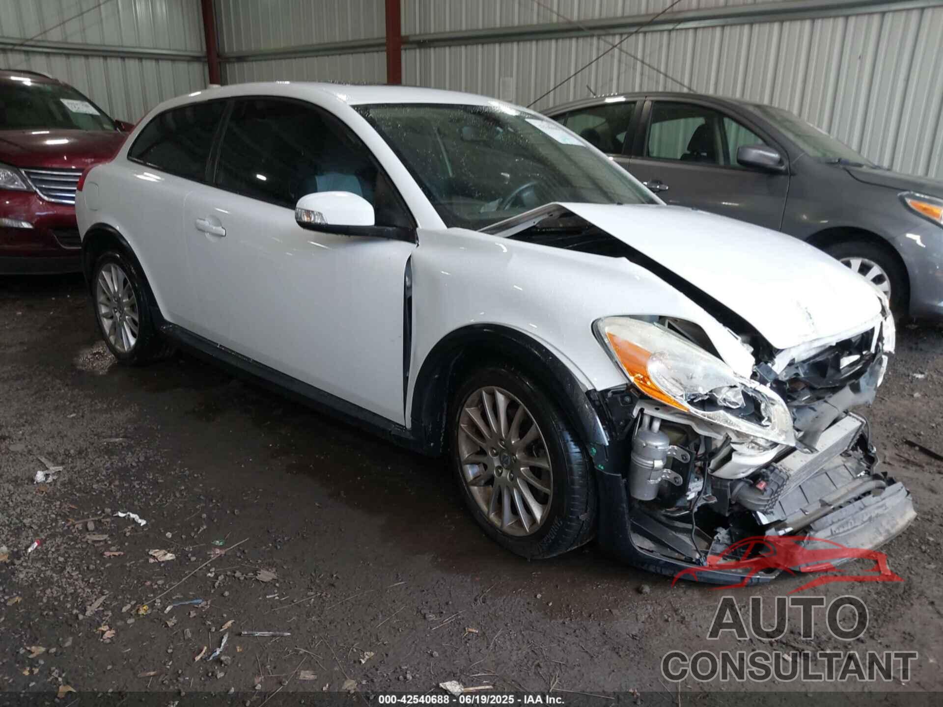 VOLVO C30 2011 - YV1672MK8B2195862