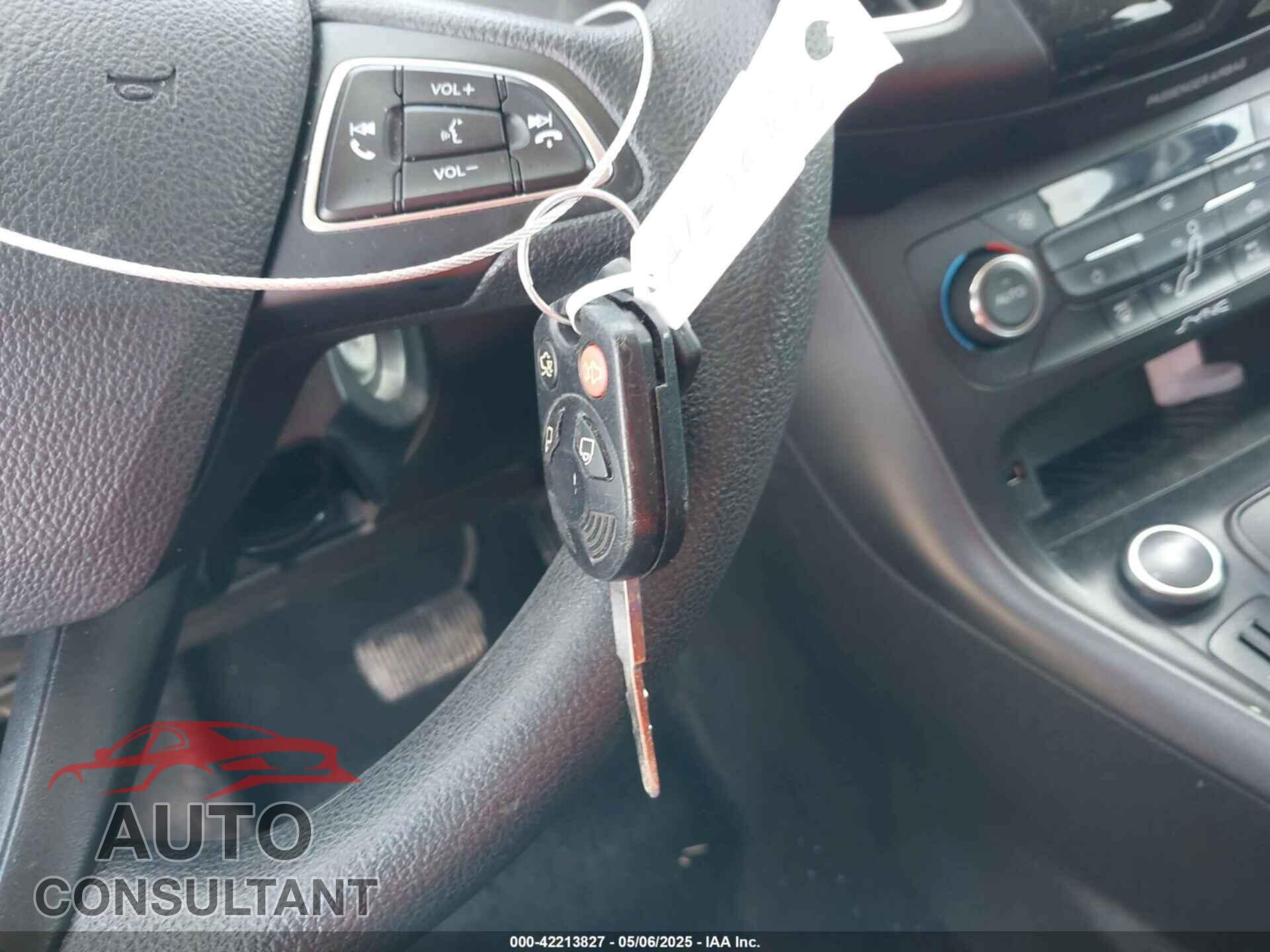 FORD FOCUS 2017 - 1FADP3M29HL247804