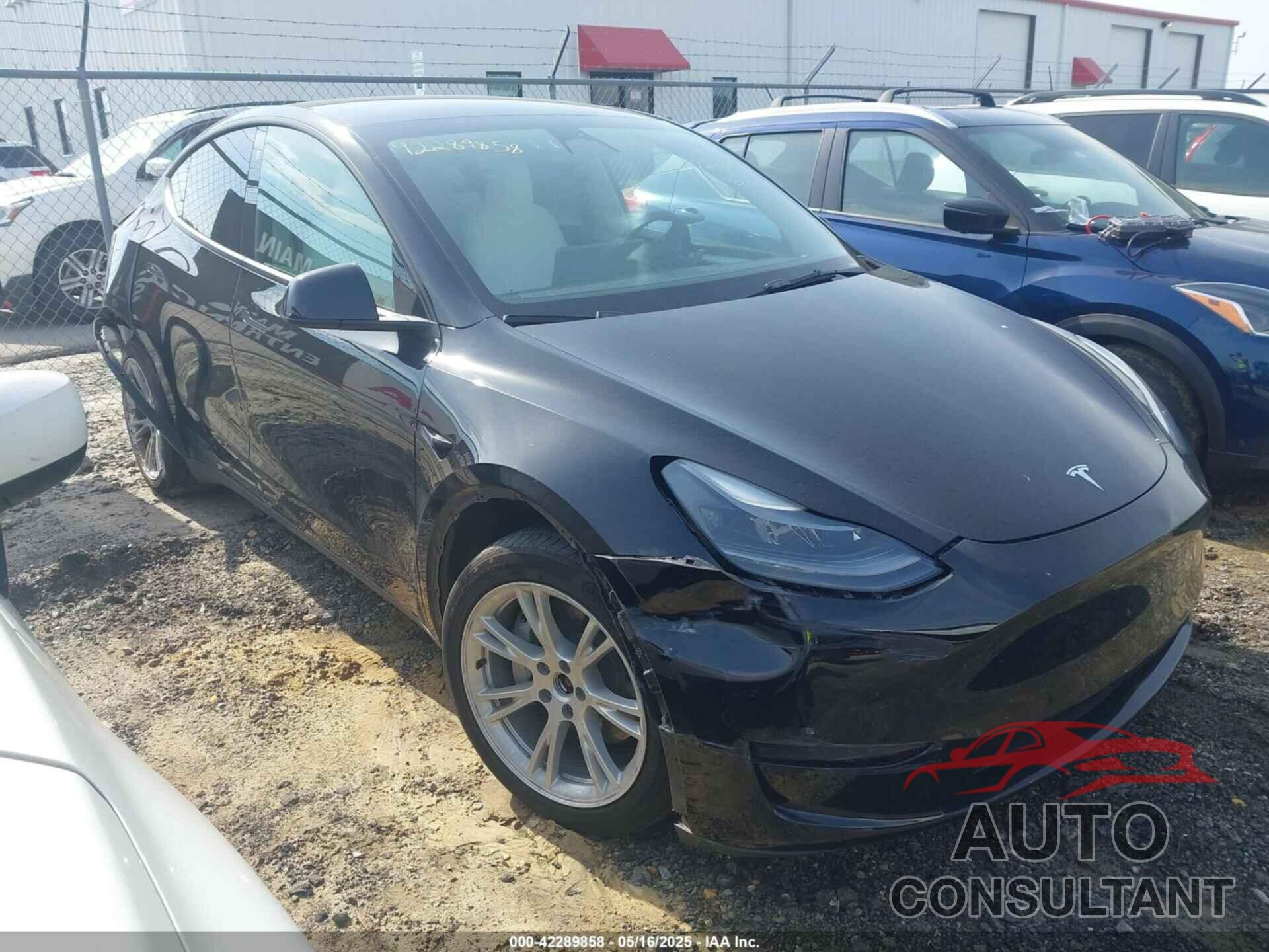TESLA MODEL Y 2023 - 7SAYGAEEXPF711924