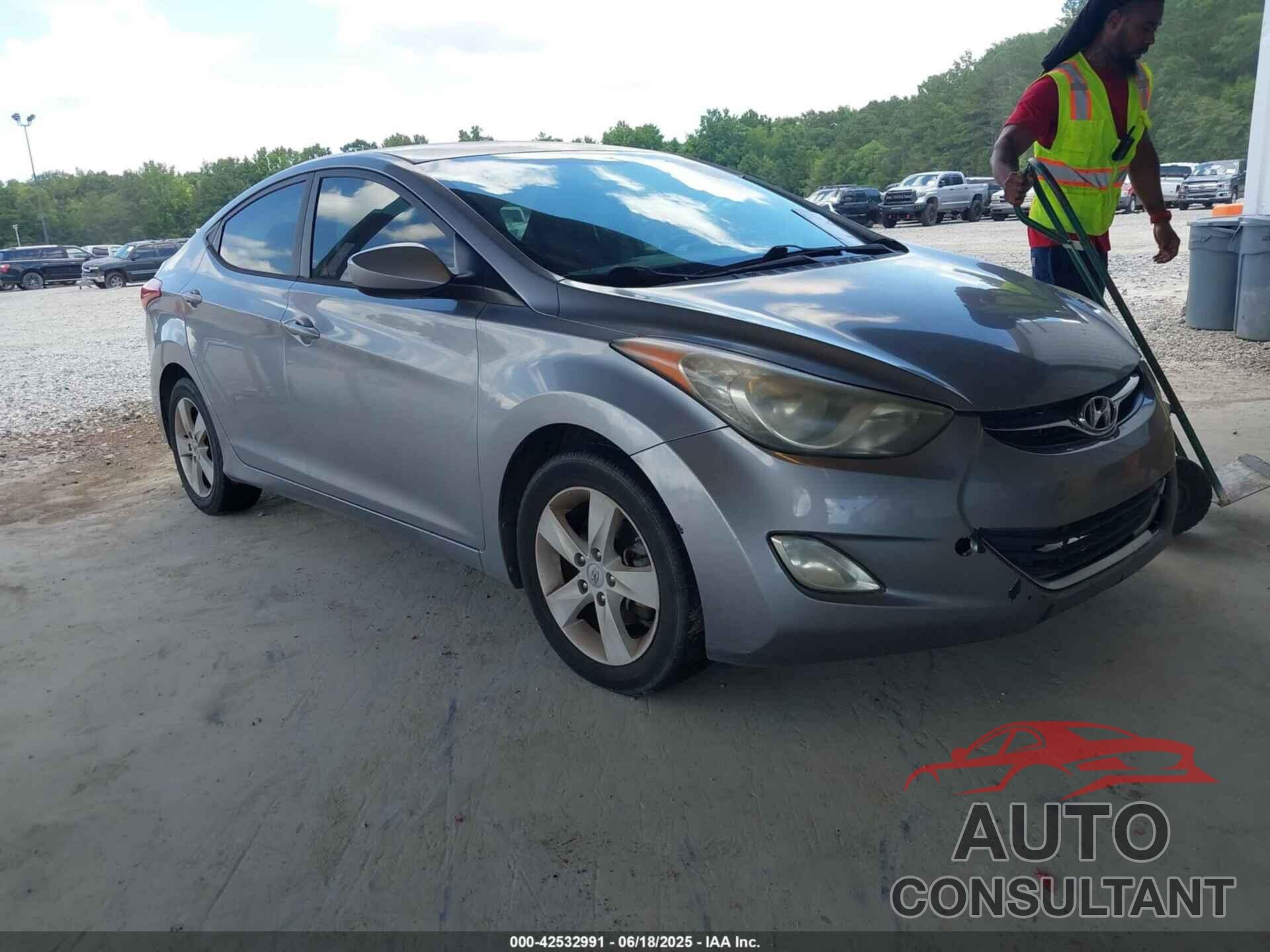 HYUNDAI ELANTRA 2013 - KMHDH4AE2DU910612