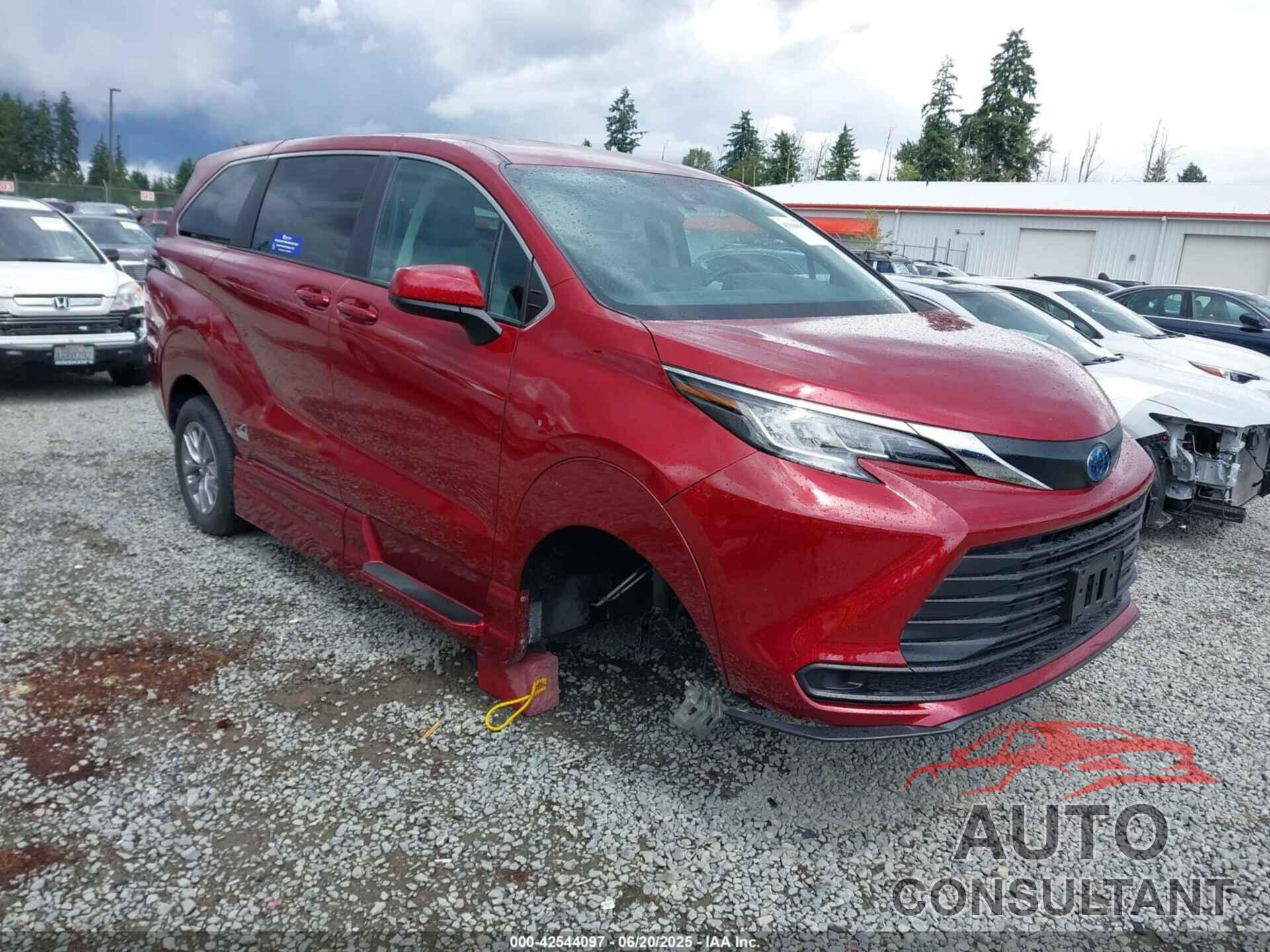 TOYOTA SIENNA 2022 - 5TDKSKFC7NS042041