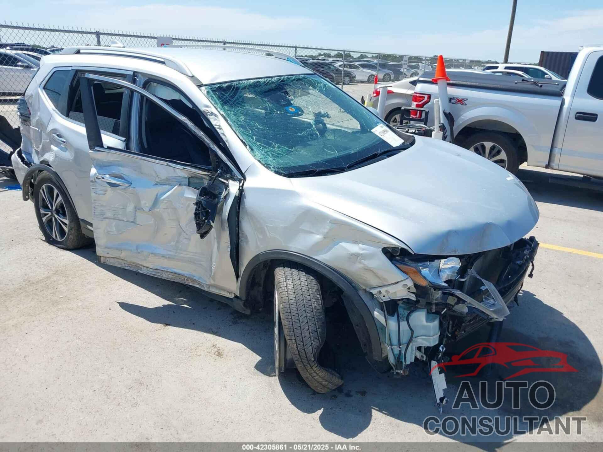 NISSAN ROGUE 2018 - 5N1AT2MT5JC739095