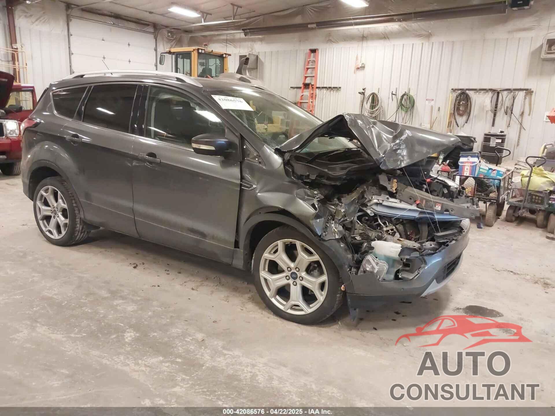 FORD ESCAPE 2017 - 1FMCU9J9XHUD37682
