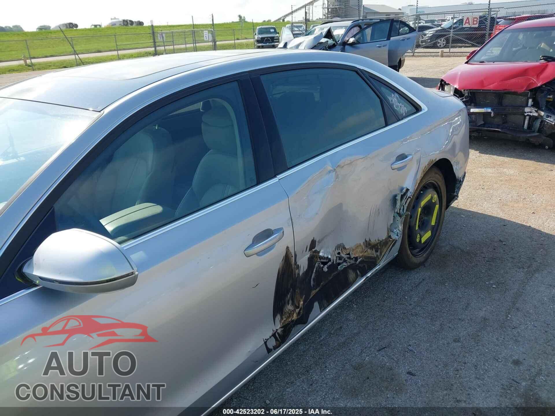 AUDI A8 L 2012 - WAURVAFD5CN025280