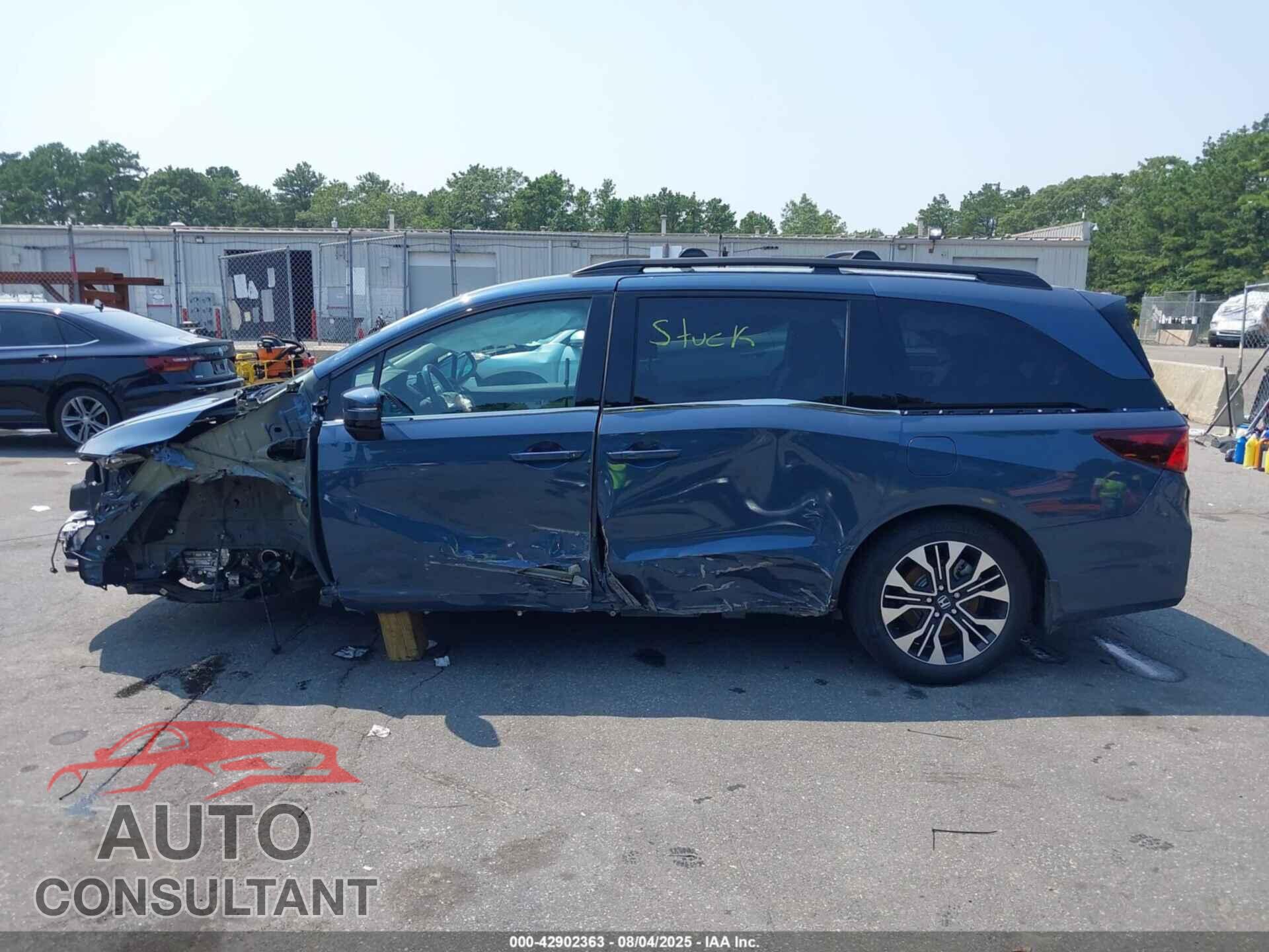 HONDA ODYSSEY 2025 - 5FNRL6H92SB043473