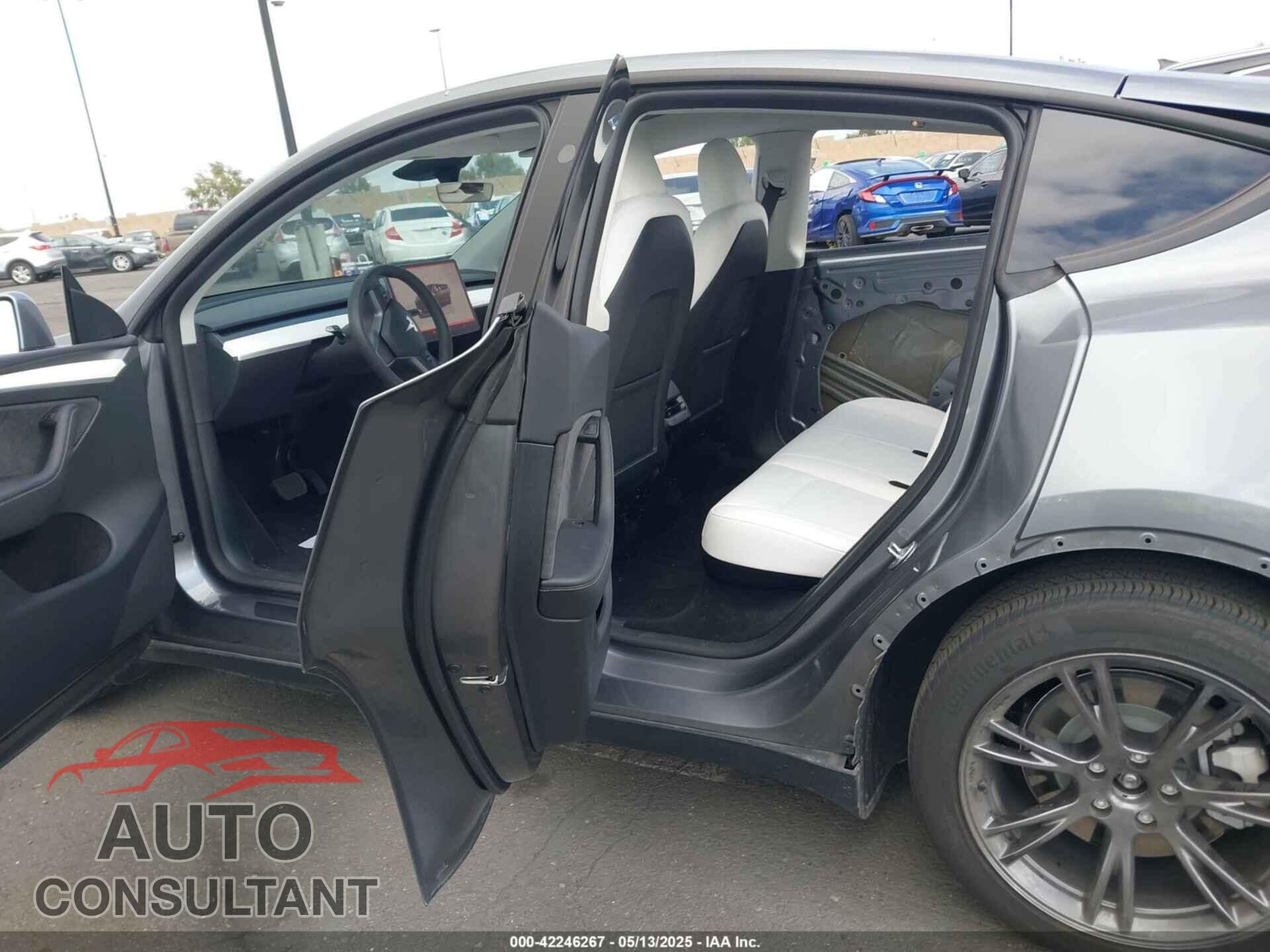 TESLA MODEL Y 2024 - 7SAYGDED7RF197638