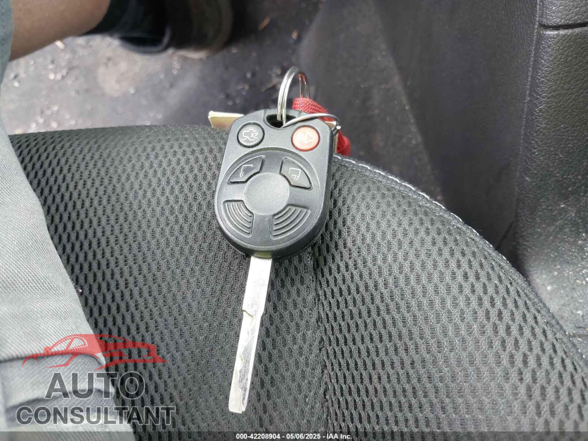 FORD FOCUS 2013 - 1FADP3F21DL370052