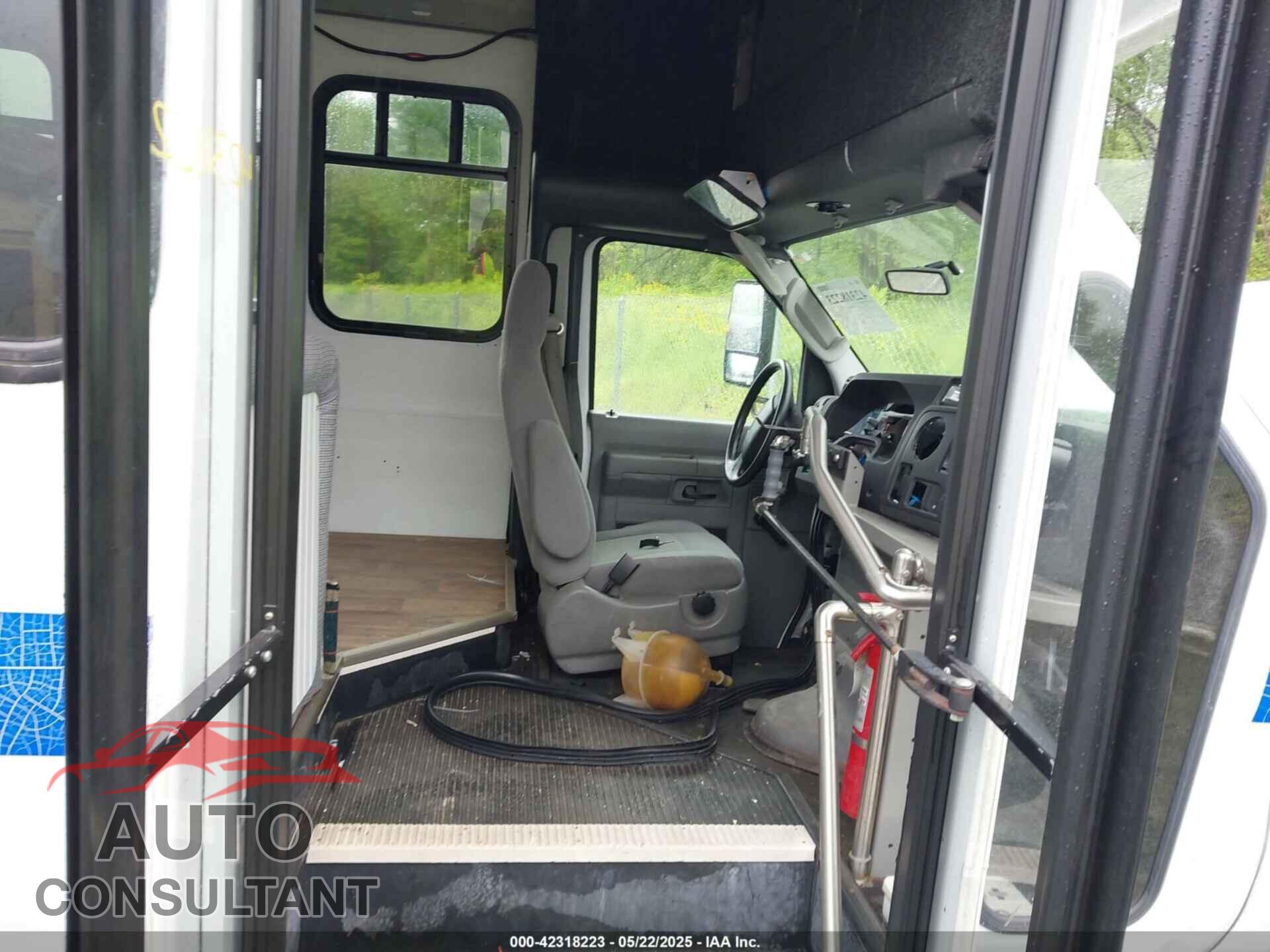 FORD E-450 CUTAWAY 2011 - 1FDFE4FS8BDA22735