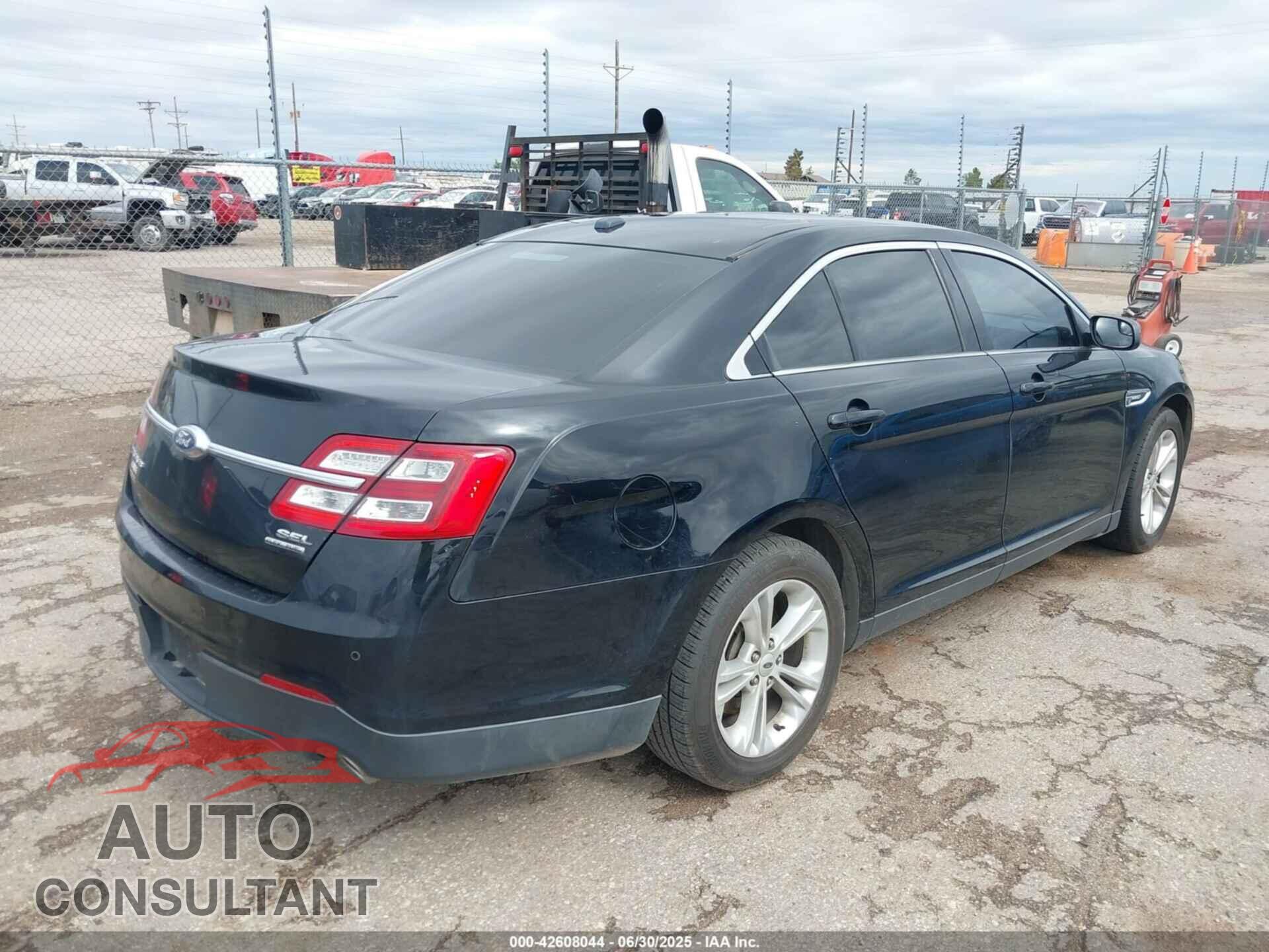 FORD TAURUS 2017 - 1FAHP2E86HG120774