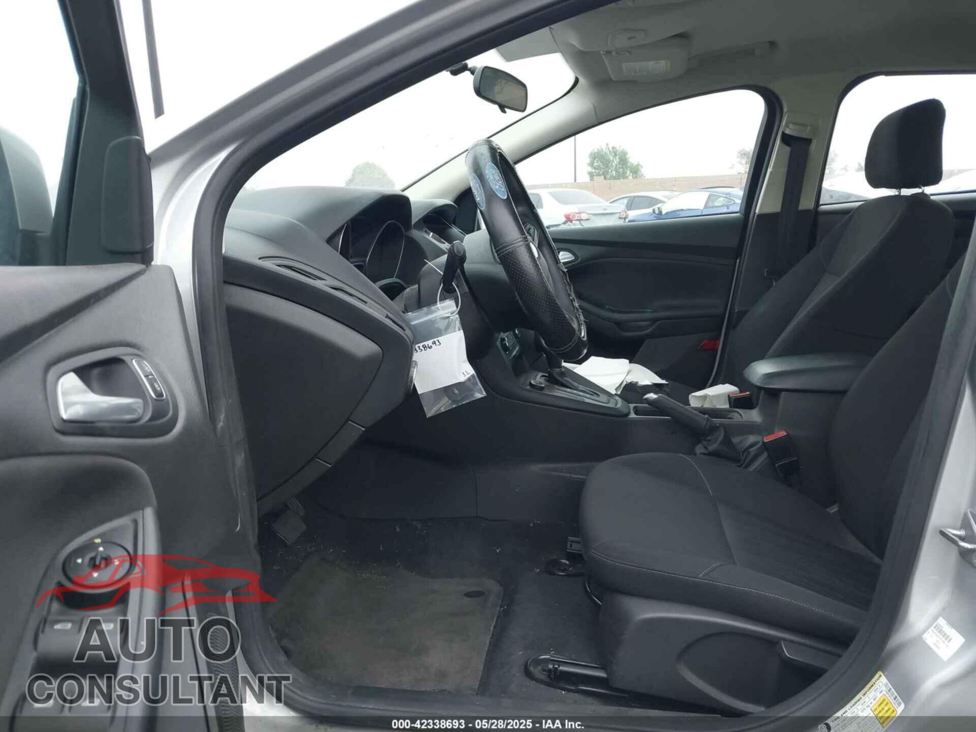 FORD FOCUS 2015 - 1FADP3F21FL335143