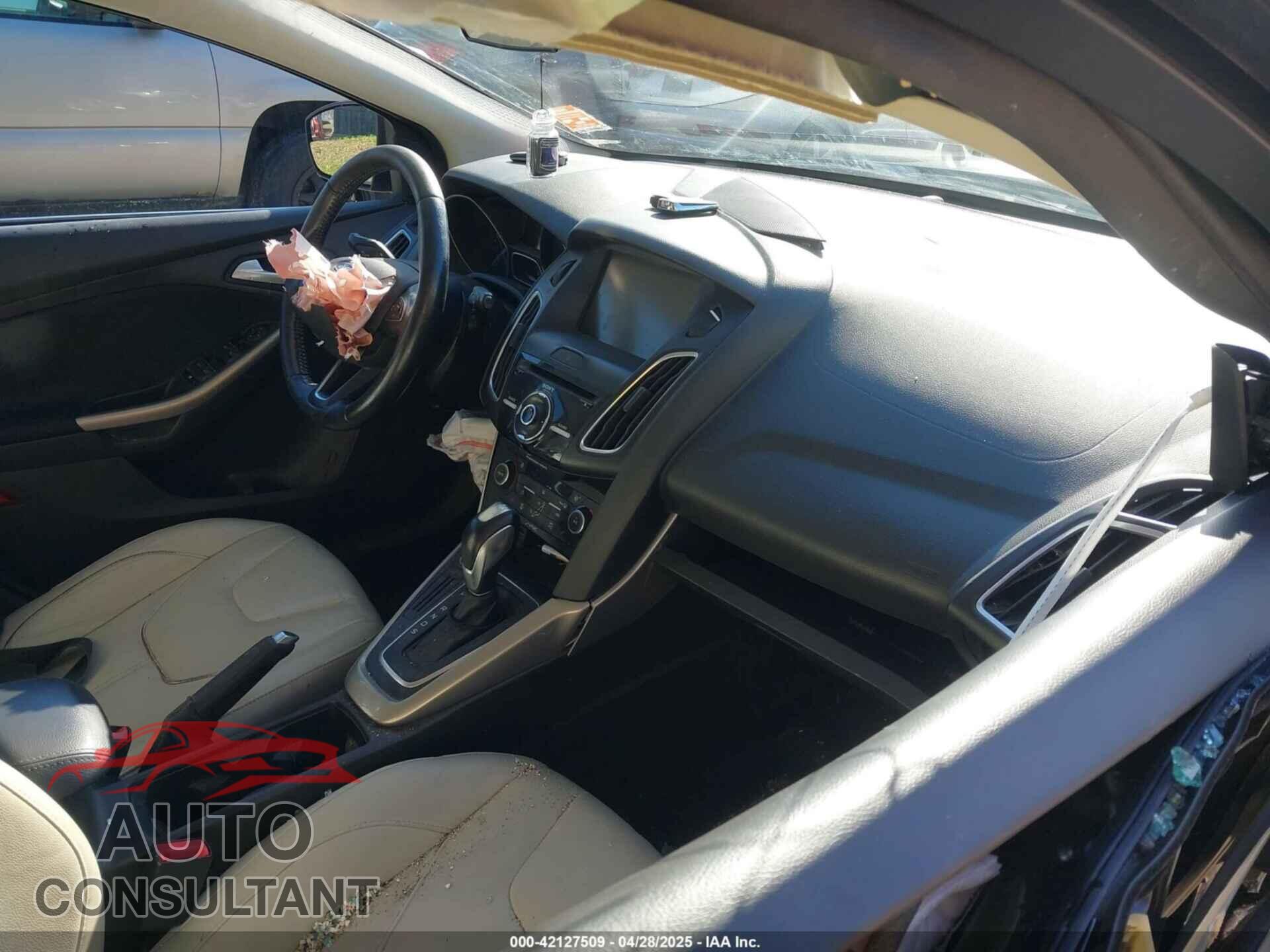 FORD FOCUS 2015 - 1FADP3N24FL344694