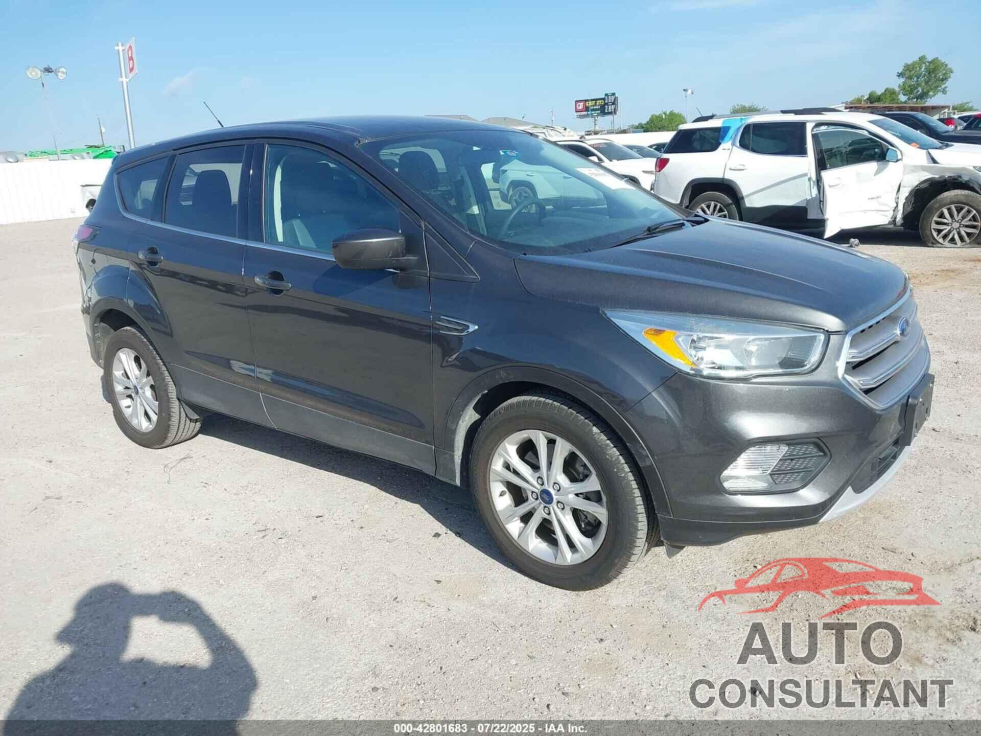 FORD ESCAPE 2017 - 1FMCU0G9XHUA28667