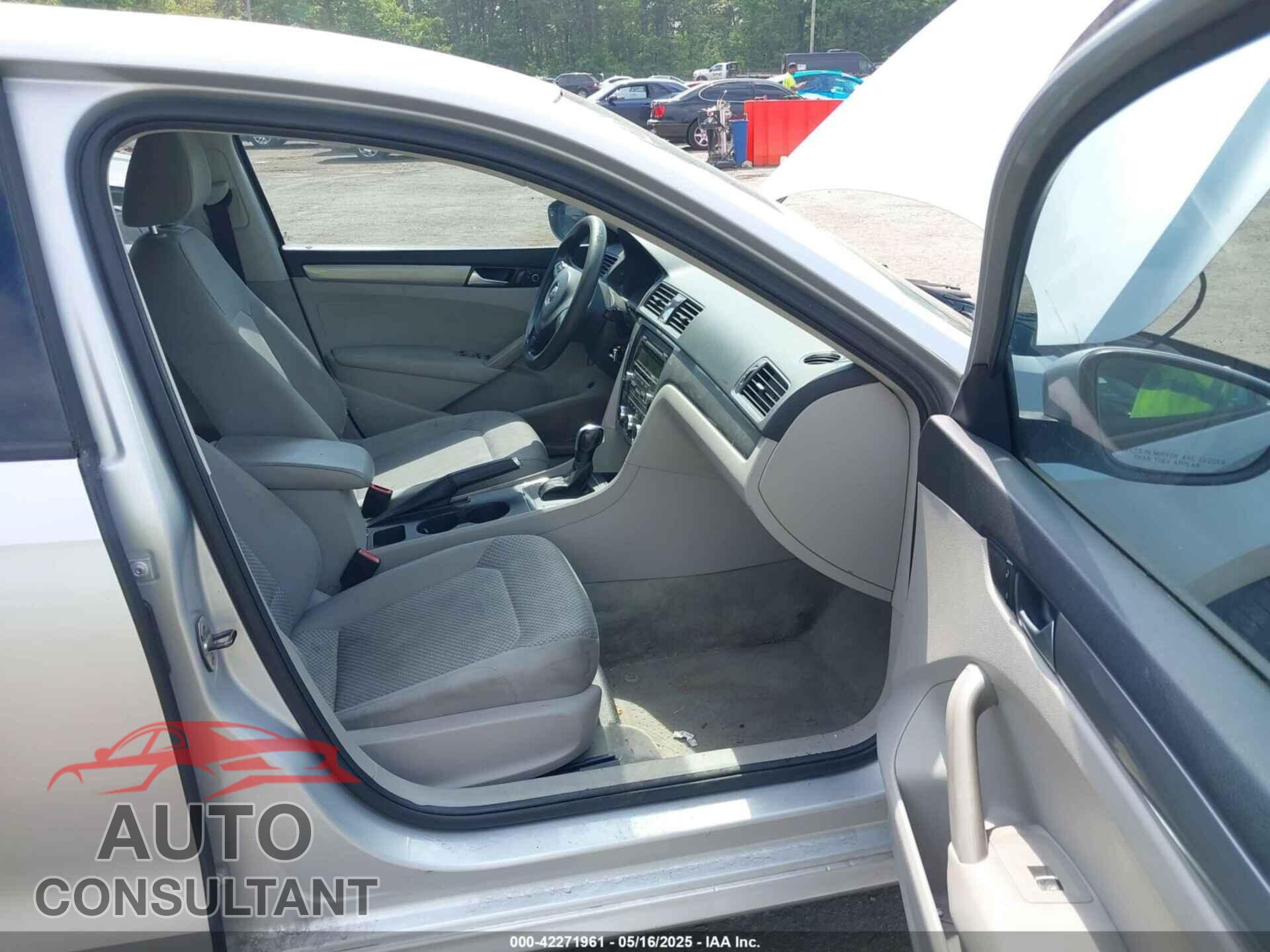 VOLKSWAGEN PASSAT 2012 - 1VWAP7A30CC048843