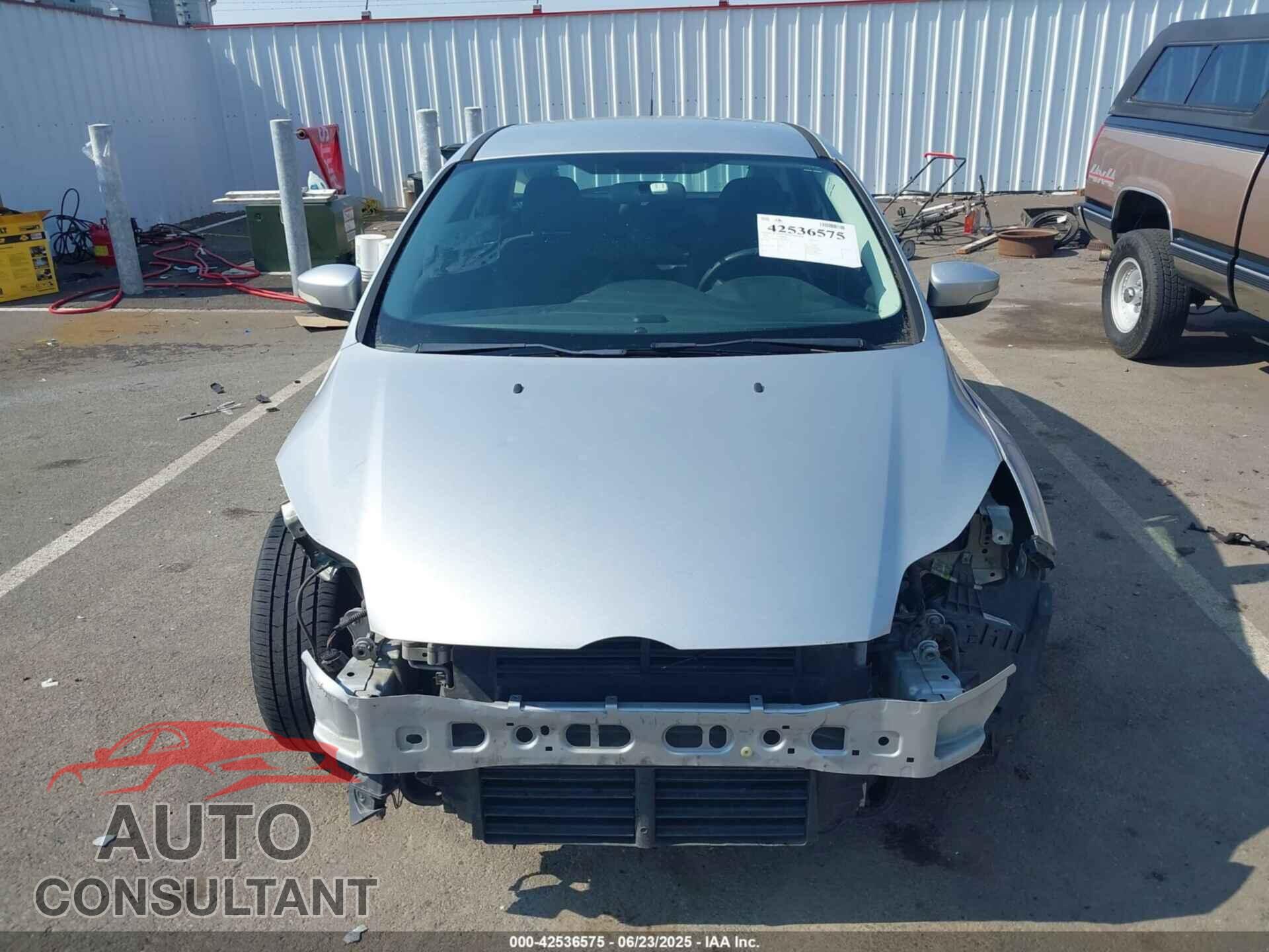 FORD FOCUS 2014 - 1FADP3K22EL318940