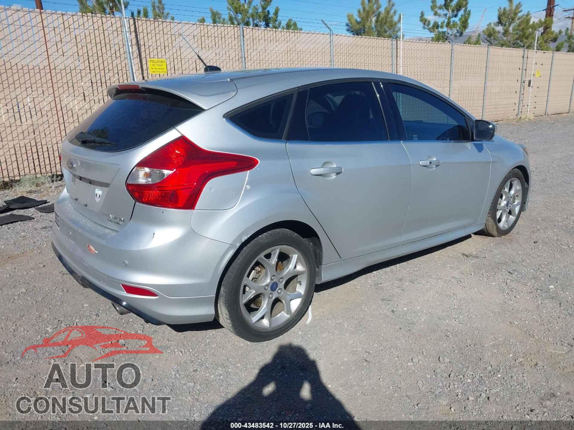 FORD FOCUS 2013 - 1FADP3N22DL363144