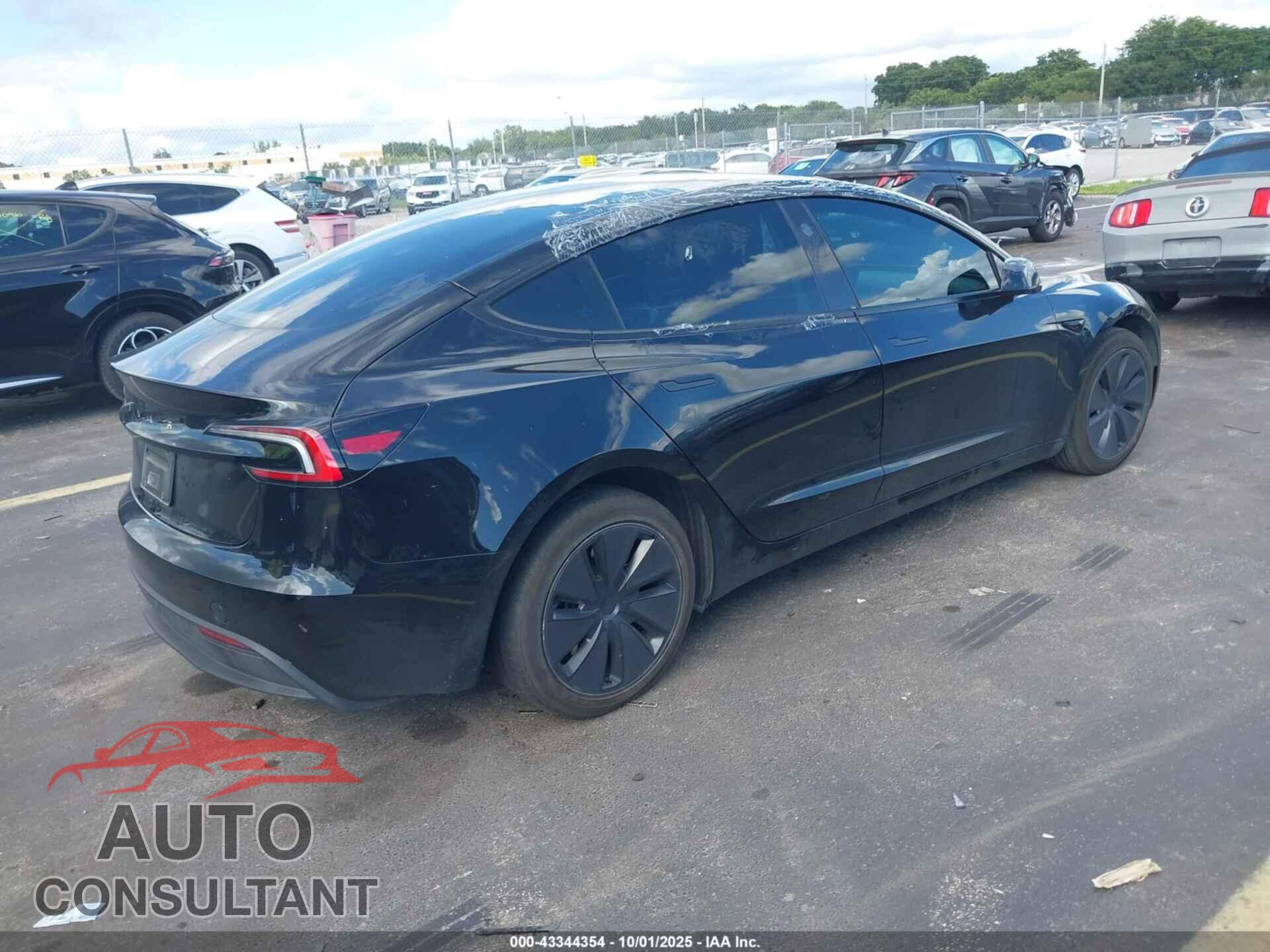 TESLA MODEL 3 2024 - 5YJ3E1EA3RF857269