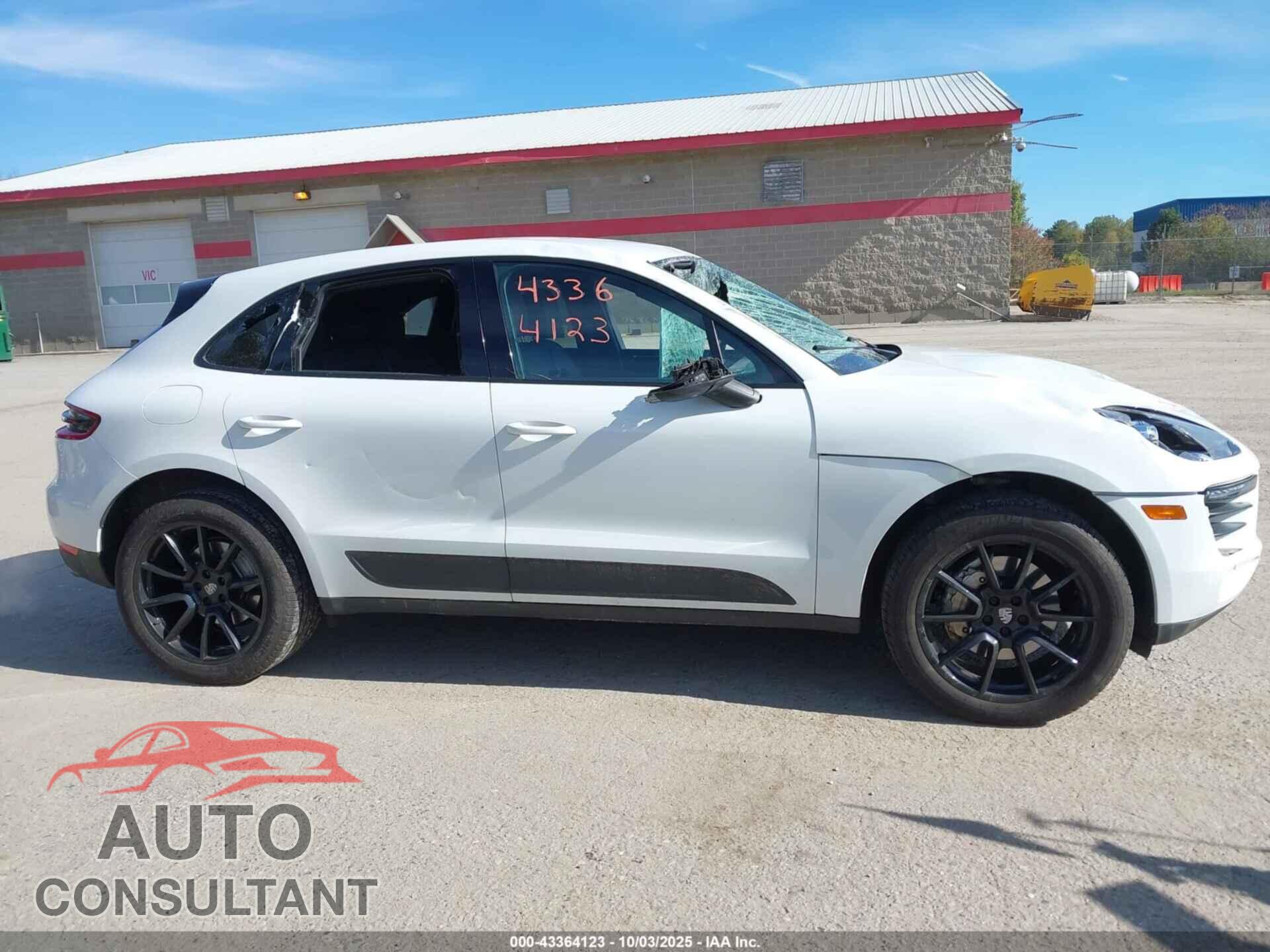 PORSCHE MACAN 2015 - WP1AB2A5XFLB66178