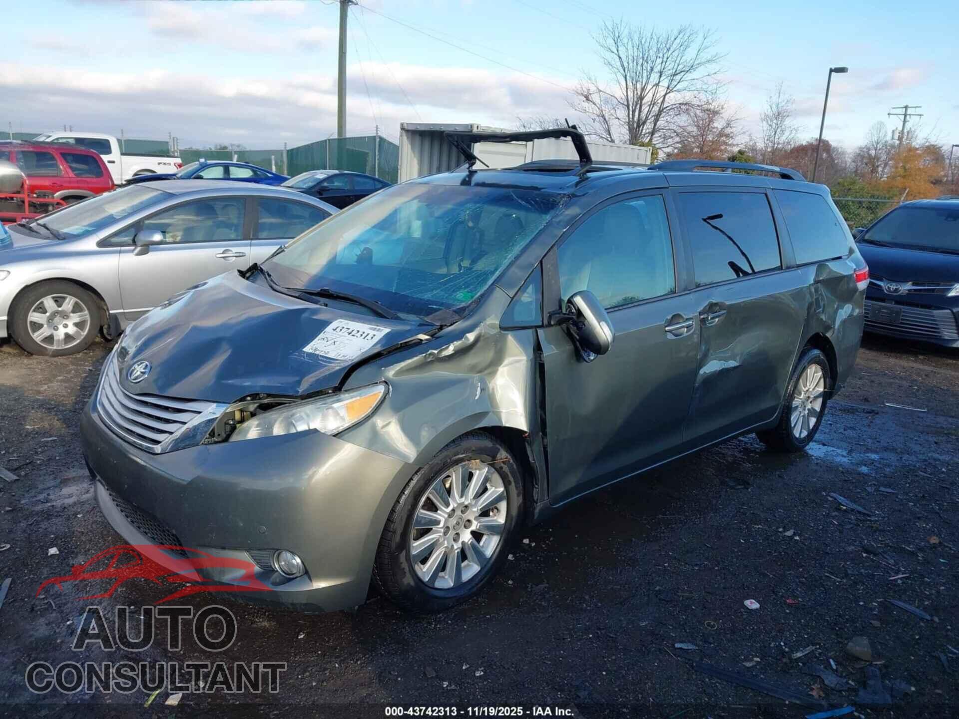 TOYOTA SIENNA 2013 - 5TDDK3DC8DS060399