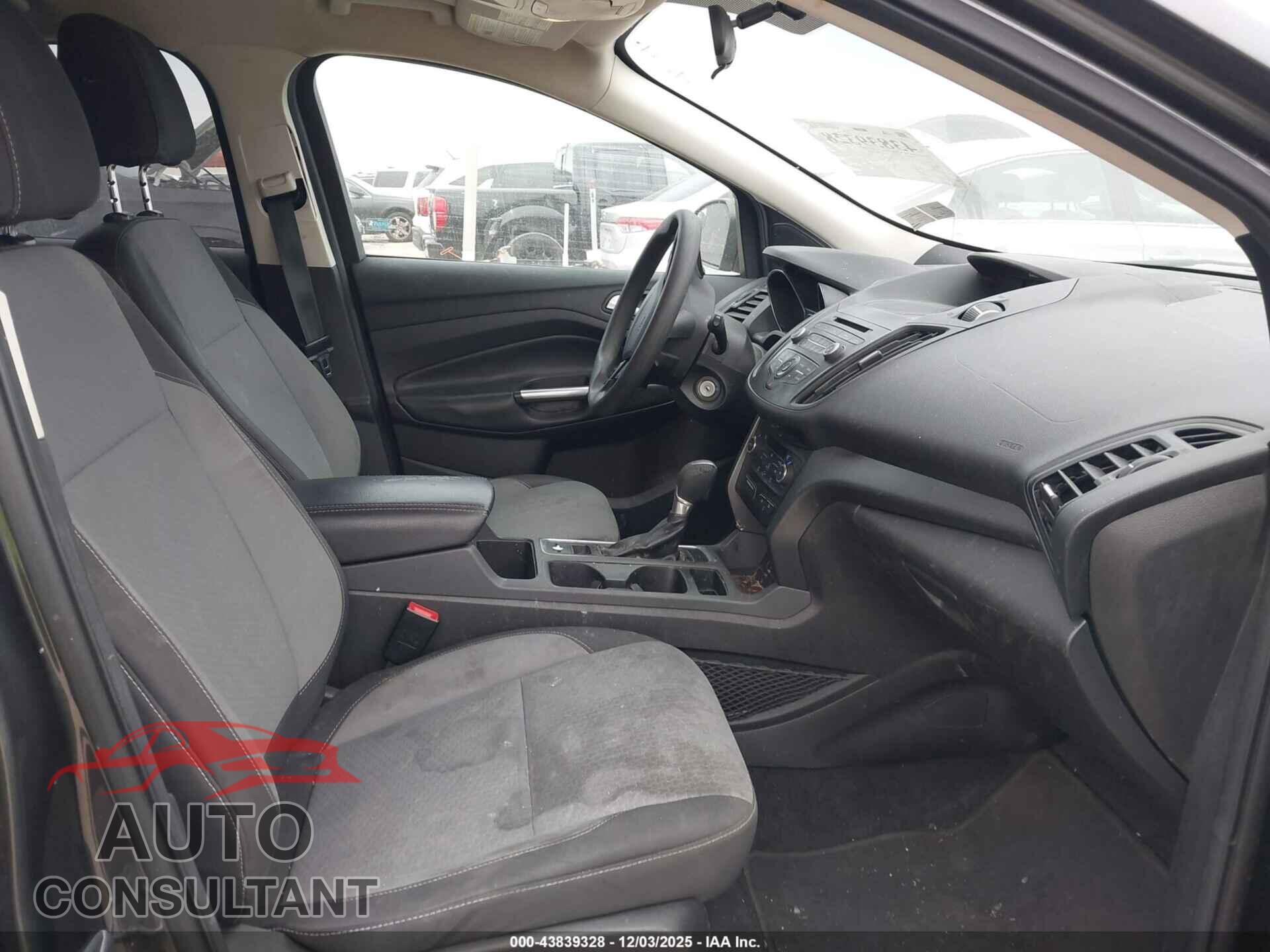 FORD ESCAPE 2017 - 1FMCU0GDXHUD05726